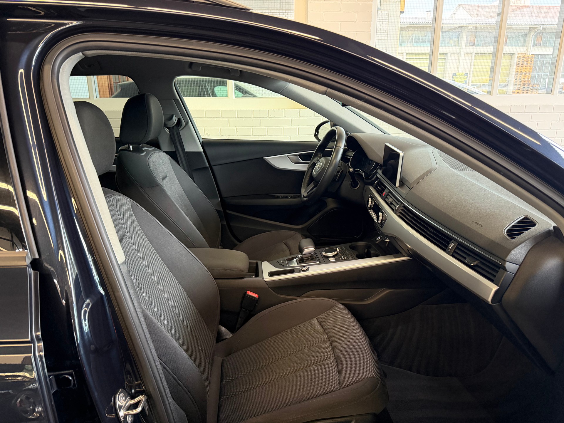 AUDI A4 Avant 2.0 TDI S-tronic-image-7