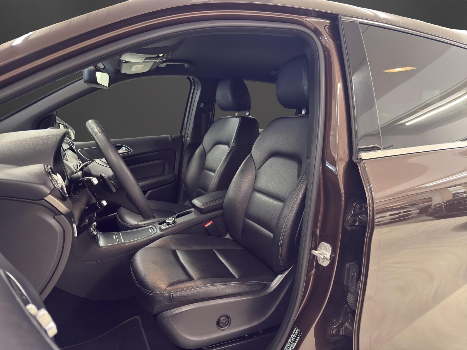 MERCEDES-BENZ B 180 AMG Line 7G-DCT-image-6