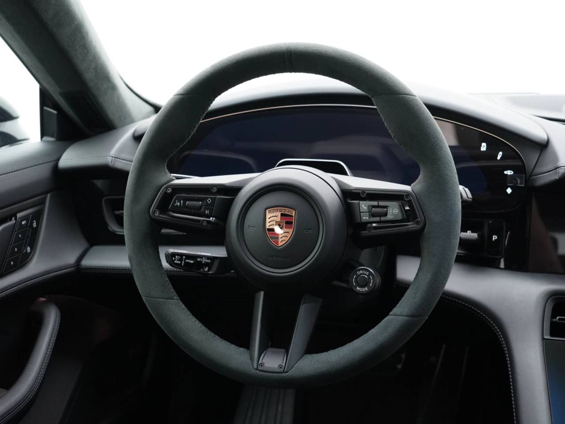 PORSCHE Taycan GTS Sport Turismo-image-14