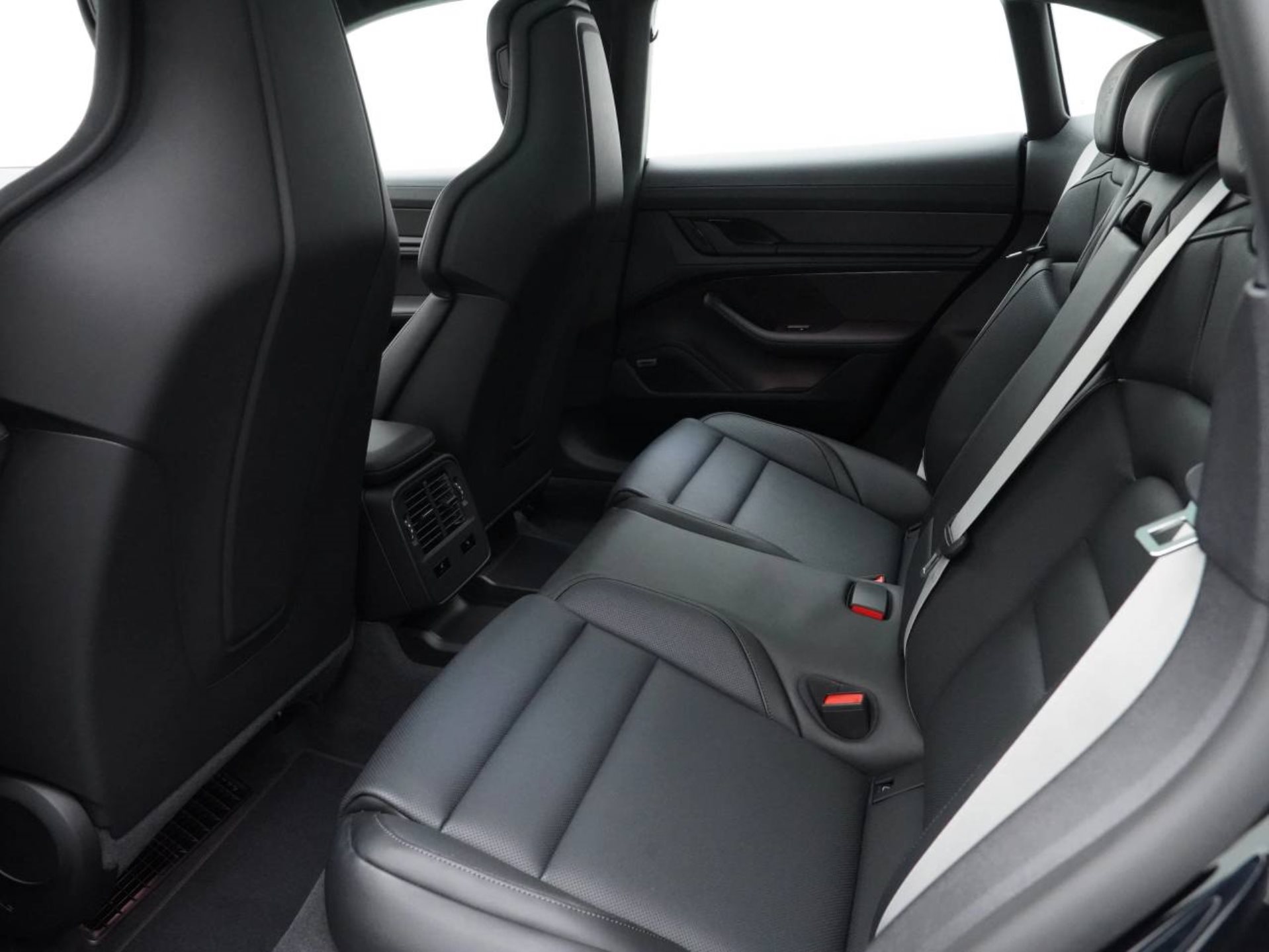 PORSCHE Taycan GTS Sport Turismo-image-27
