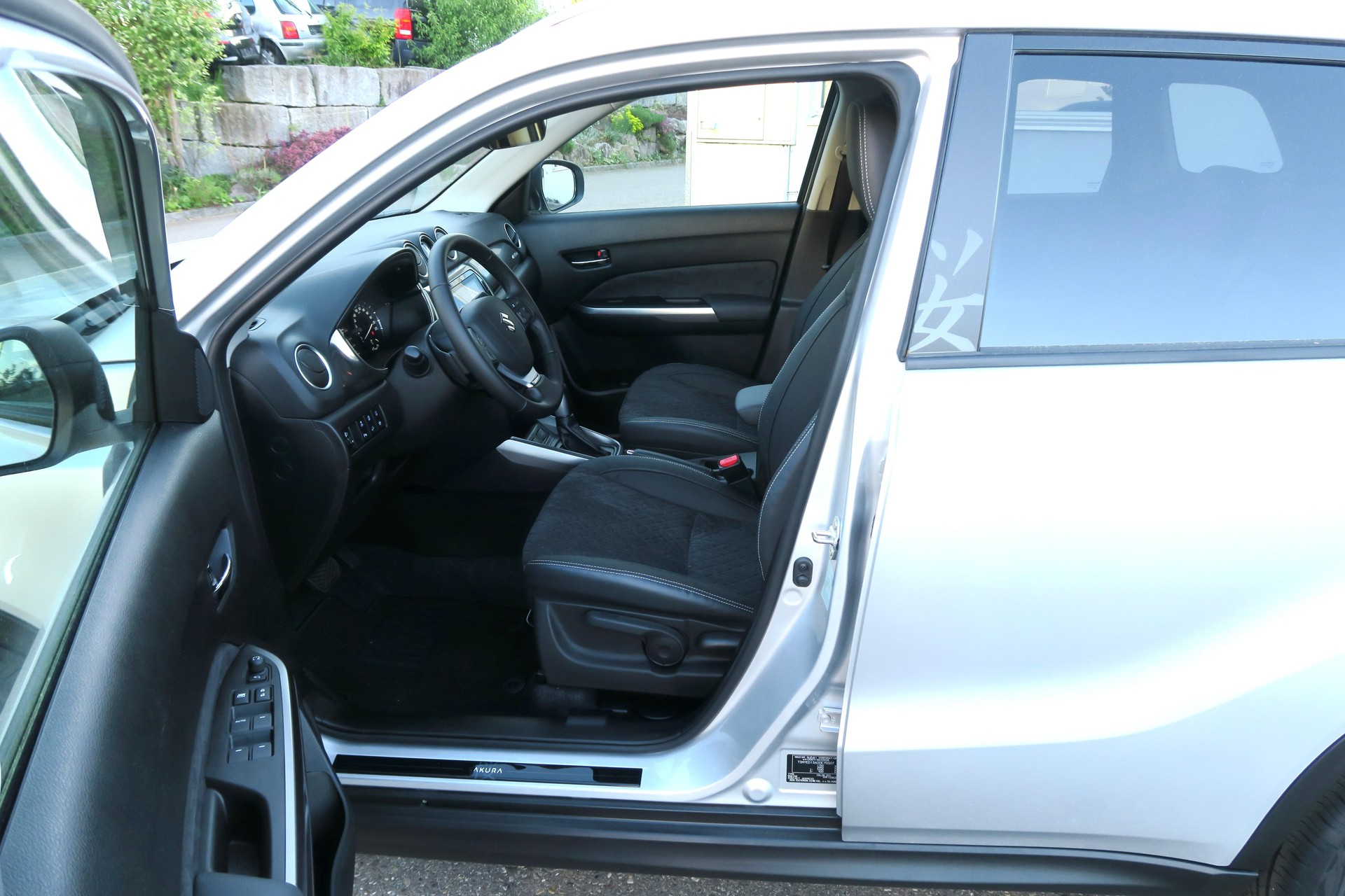 SUZUKI Vitara 1.4 T Sakura Top Hybrid 4x4-image-2