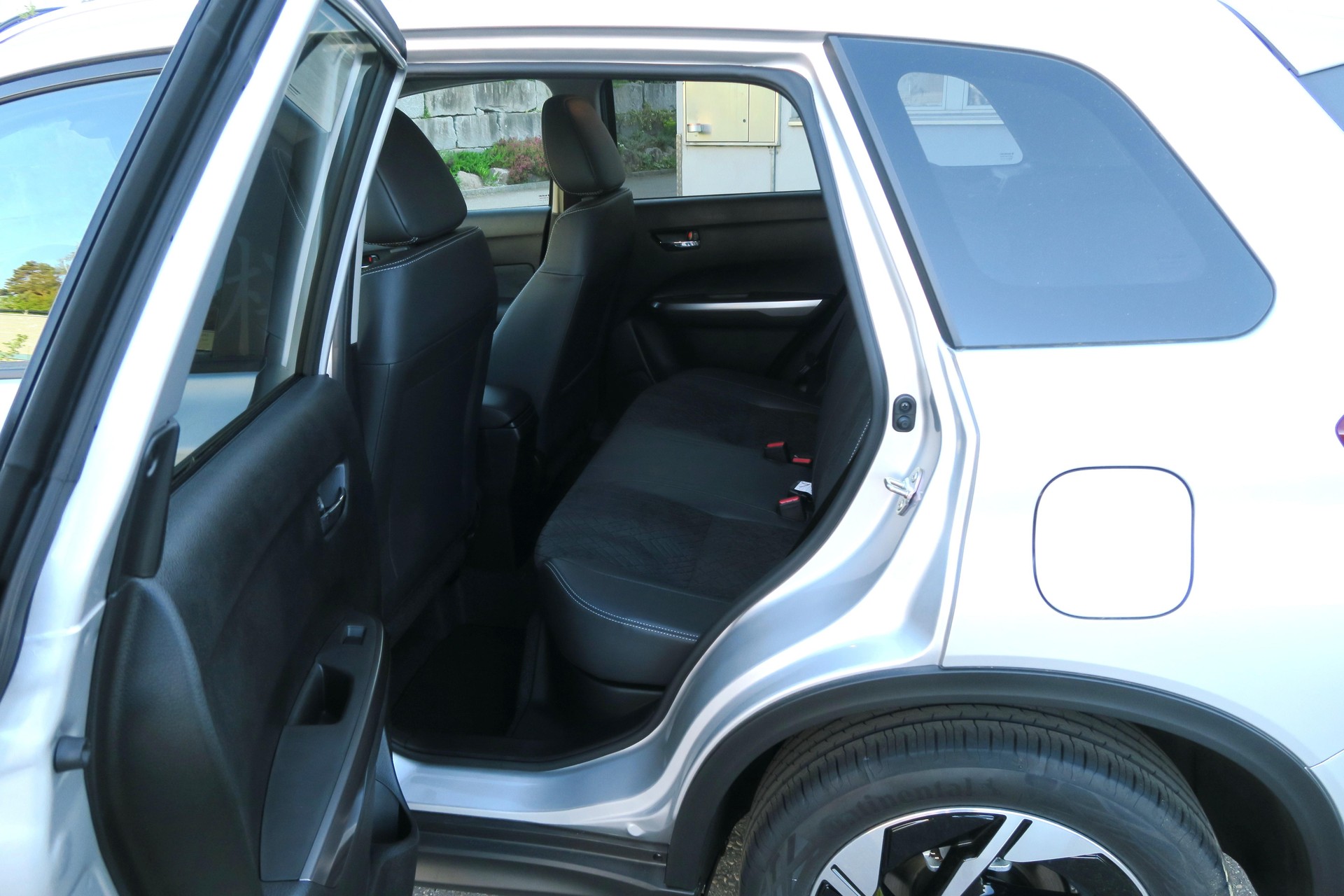 SUZUKI Vitara 1.4 T Sakura Top Hybrid 4x4-image-3