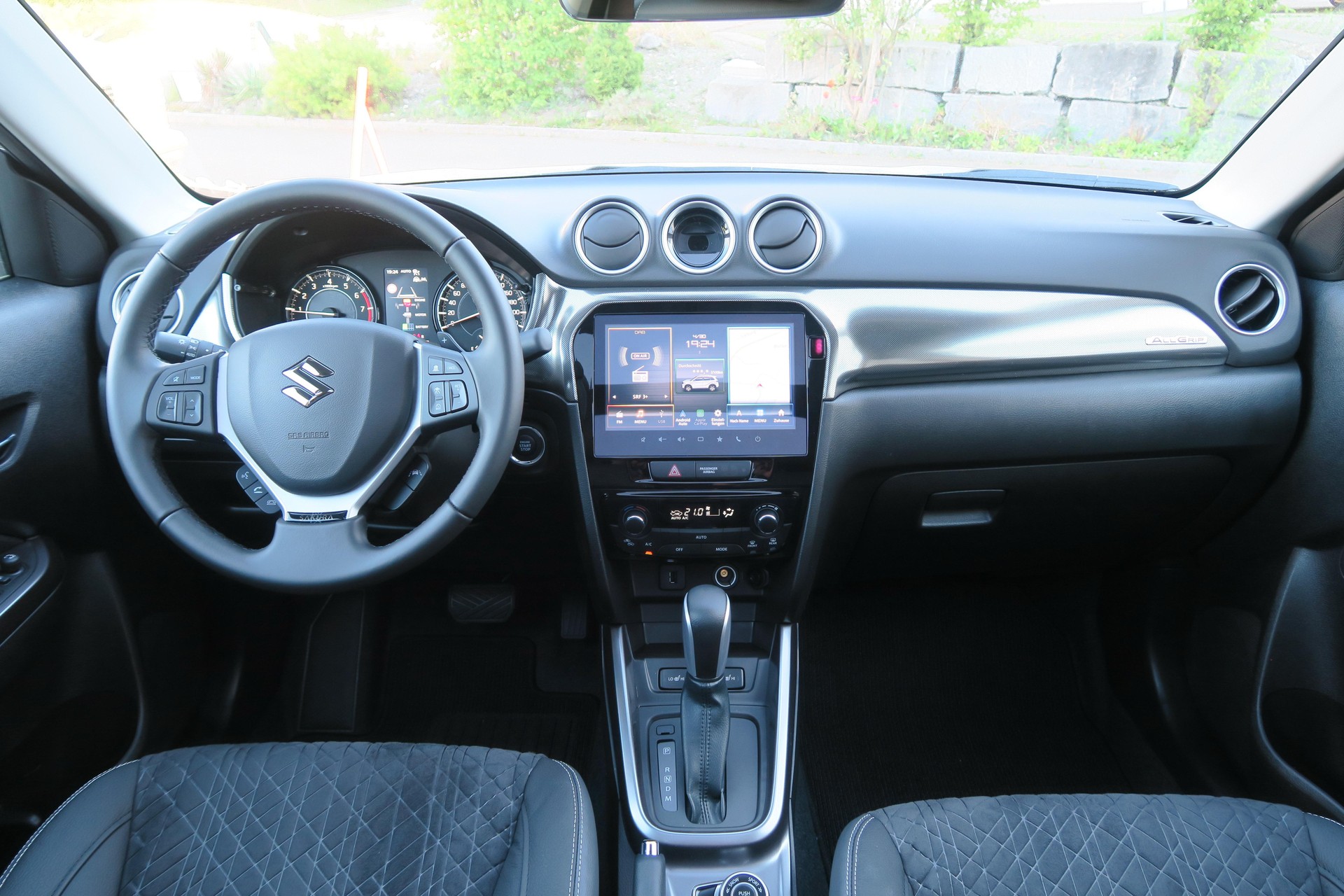 SUZUKI Vitara 1.4 T Sakura Top Hybrid 4x4-image-5