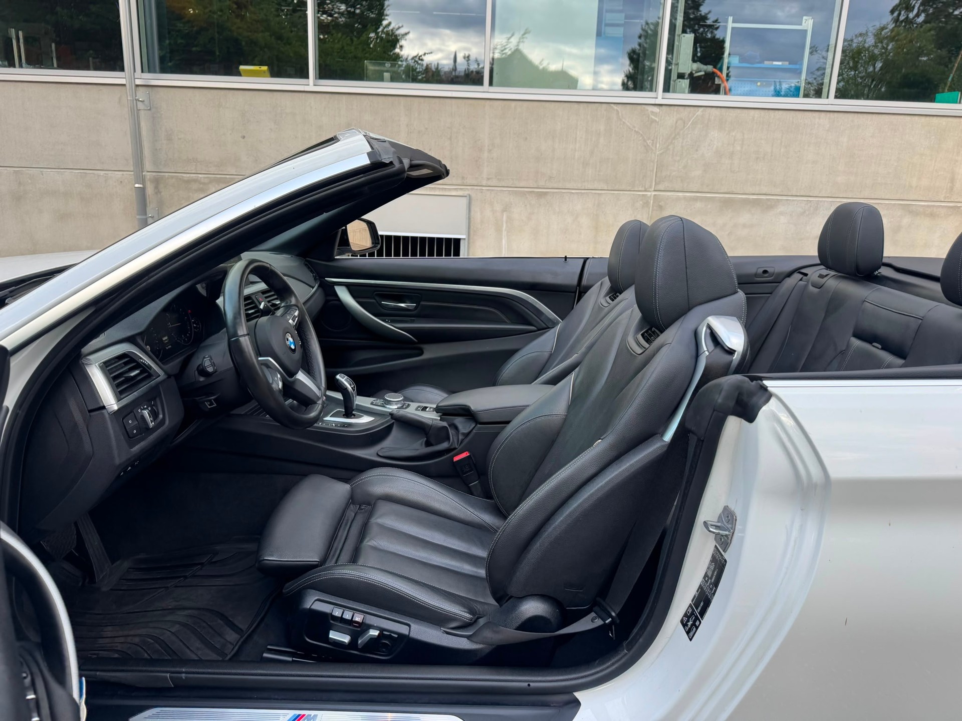 BMW 430i Cabriolet xDrive M Sport Steptronic-image-9