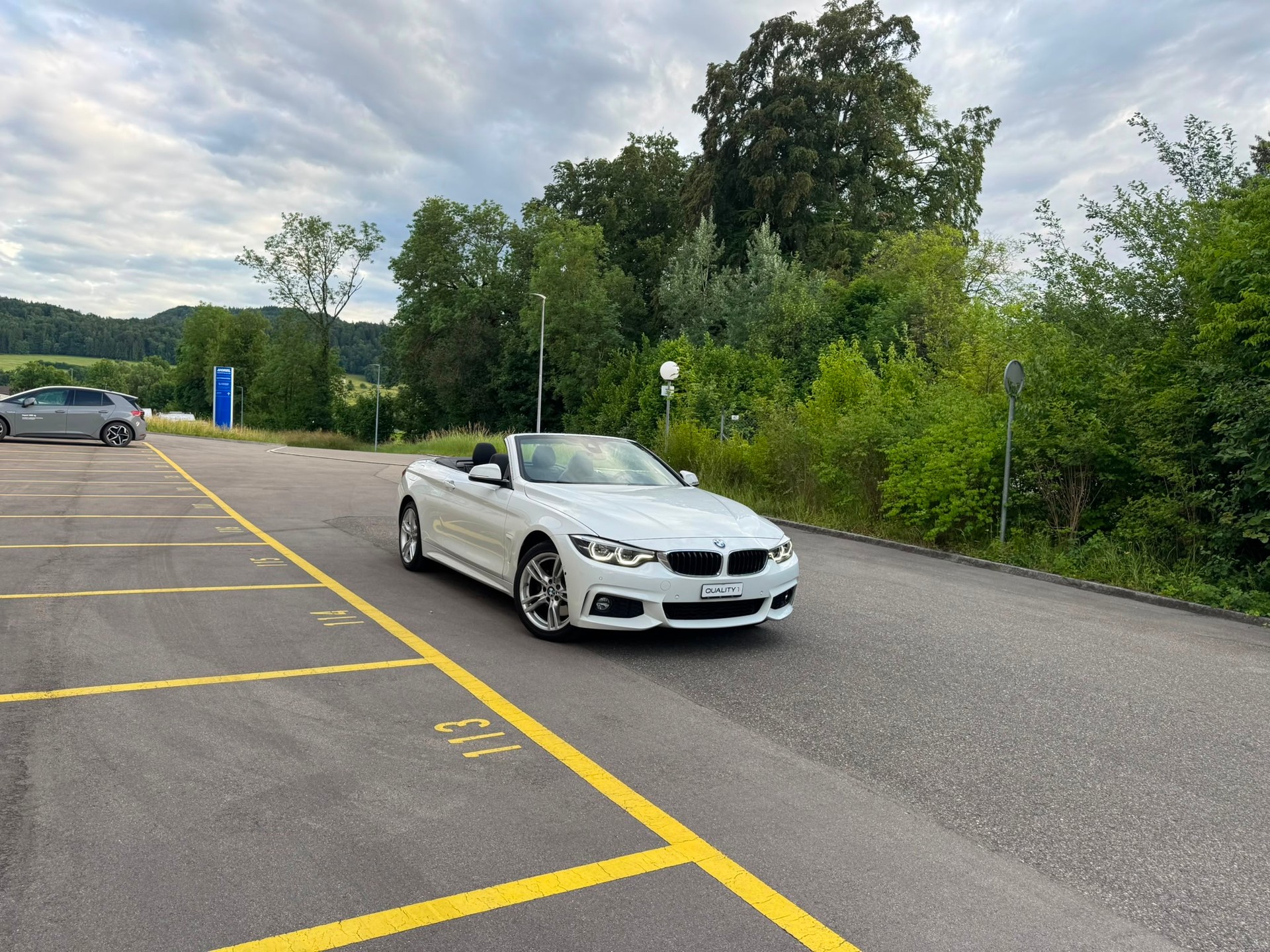 BMW 430i Cabriolet xDrive M Sport Steptronic-image-1