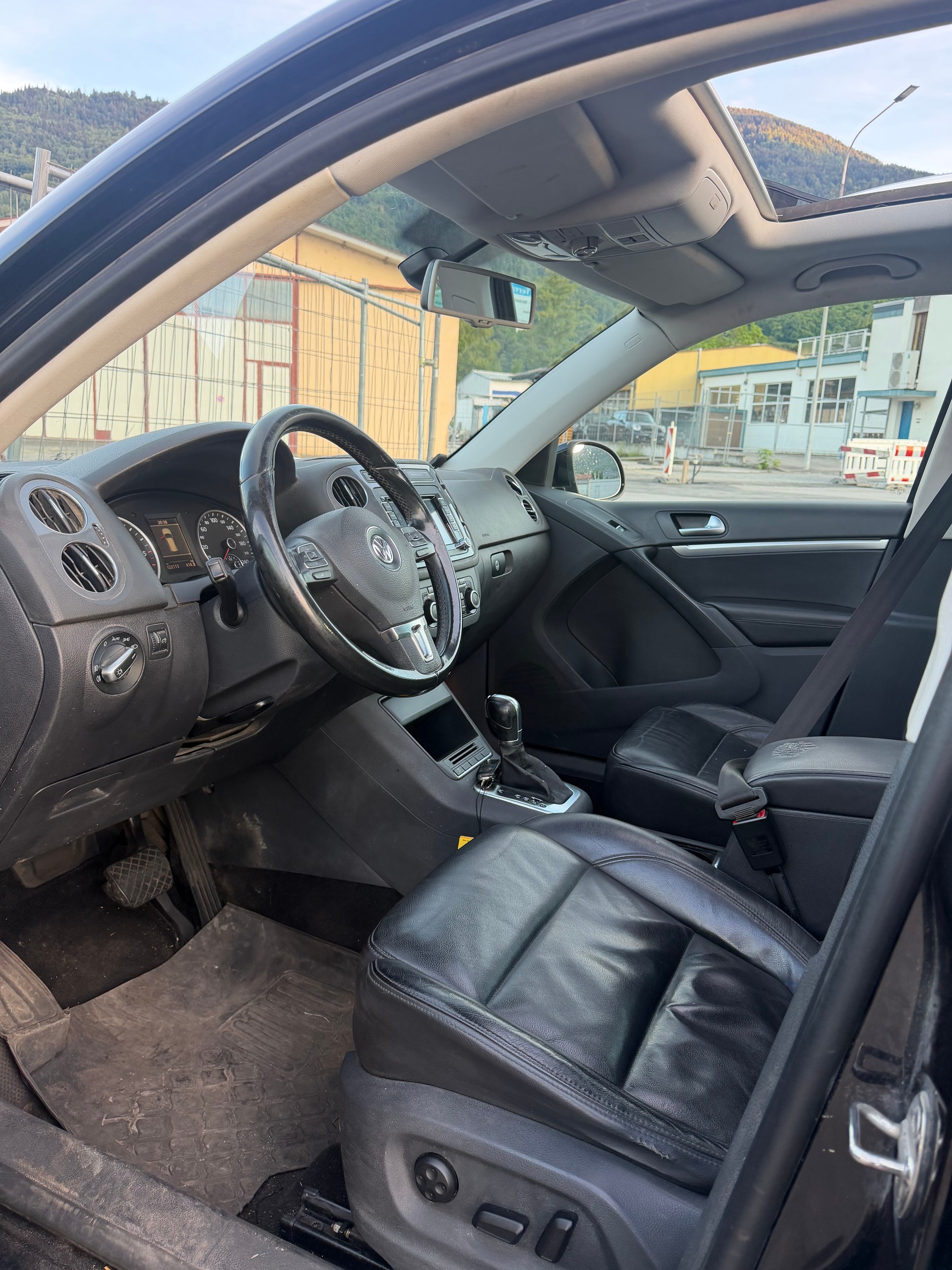 VW VW Tiguan 2.0 TDI DSG BlueMotion Expertise-image-10