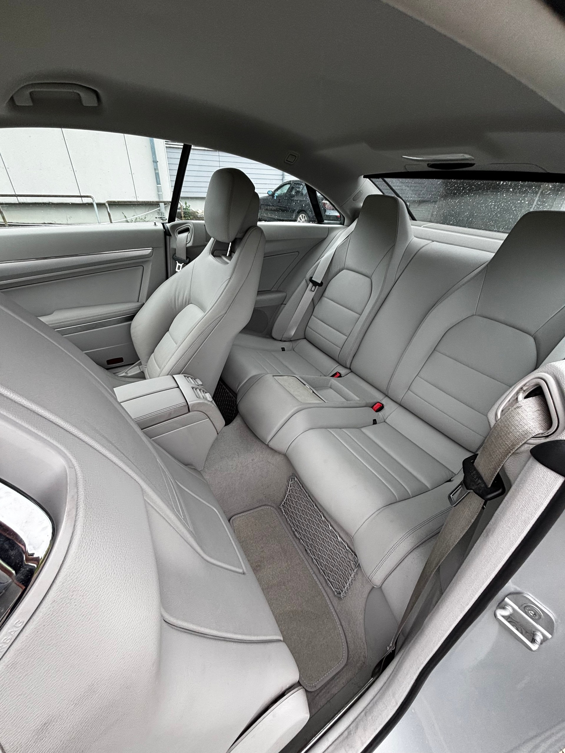 MERCEDES-BENZ E 350 CGI BlueEfficiency 7G-Tronic-image-12