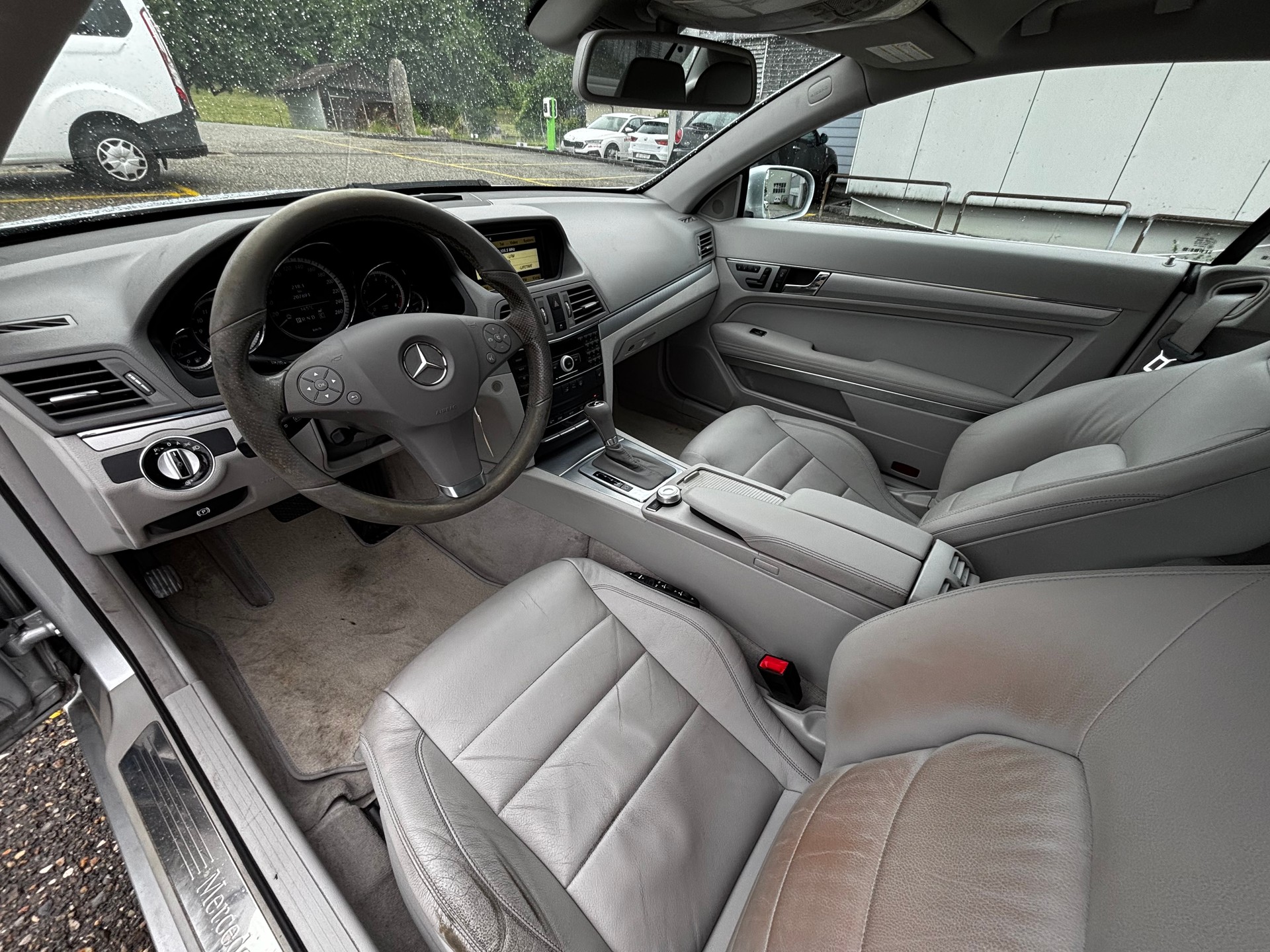 MERCEDES-BENZ E 350 CGI BlueEfficiency 7G-Tronic-image-9