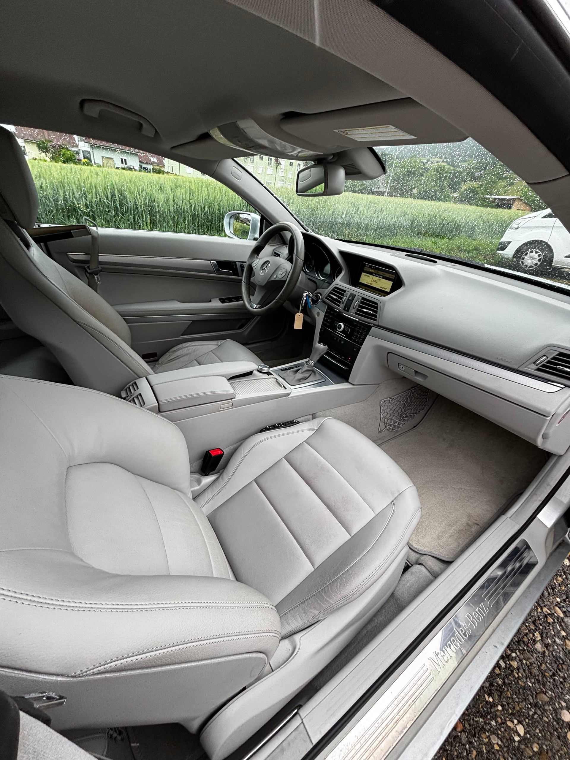 MERCEDES-BENZ E 350 CGI BlueEfficiency 7G-Tronic-image-13