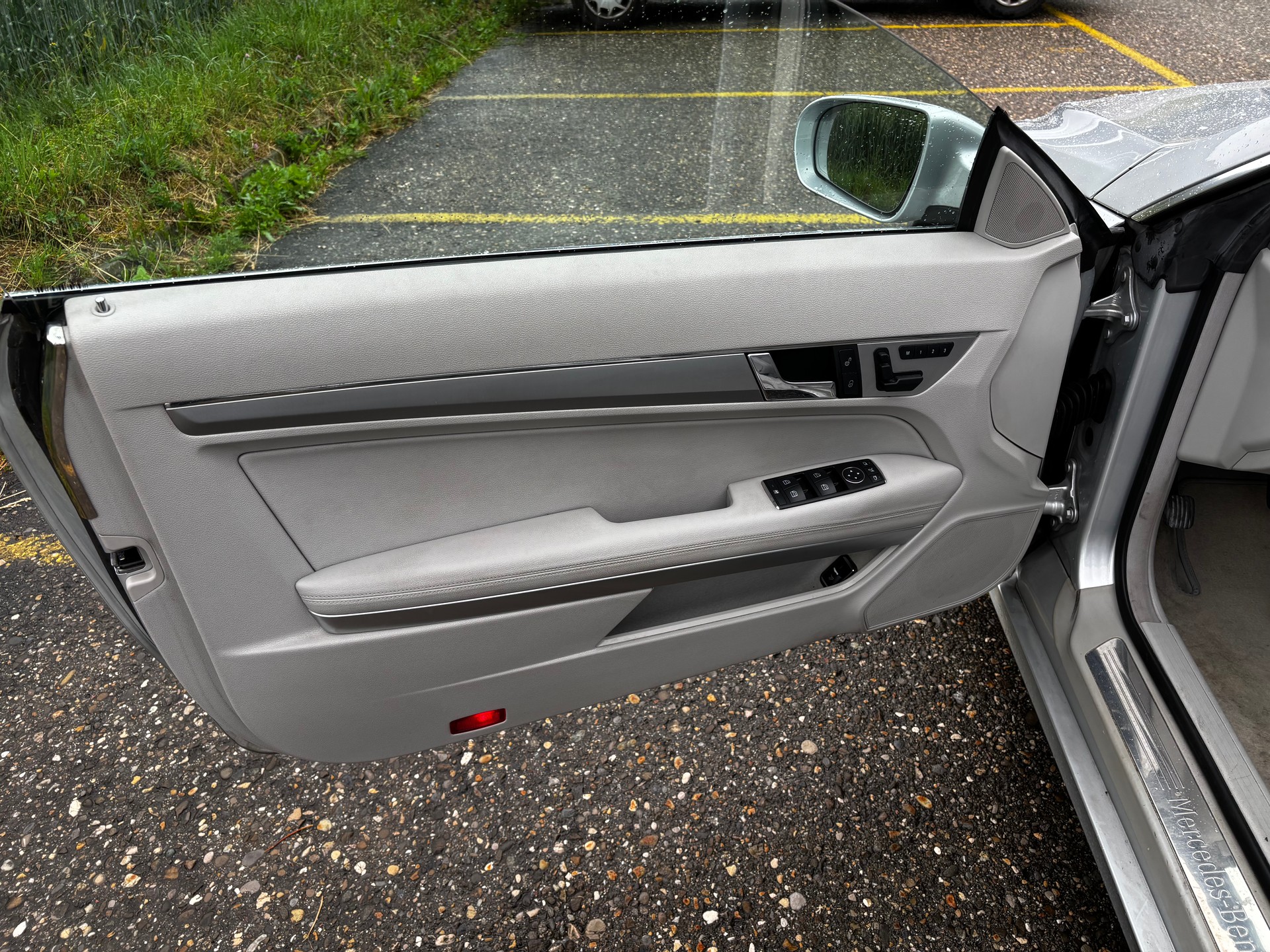 MERCEDES-BENZ E 350 CGI BlueEfficiency 7G-Tronic-image-8