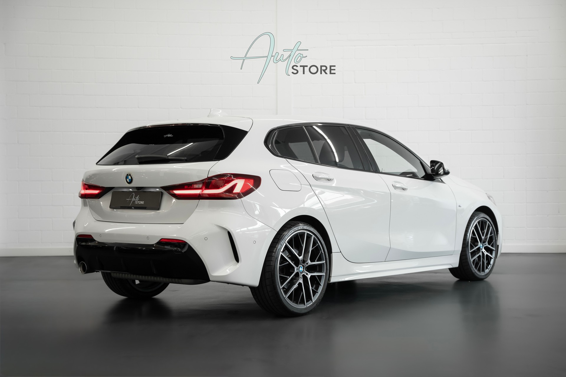 BMW 118i Steptronic M Sport-image-1