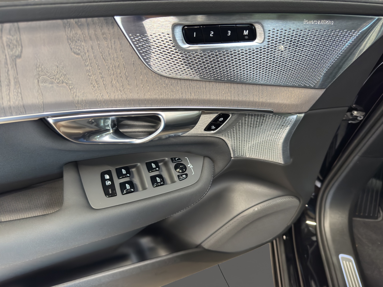 VOLVO XC90 2.0 T8 TE Ultra Bright eAWD-image-14