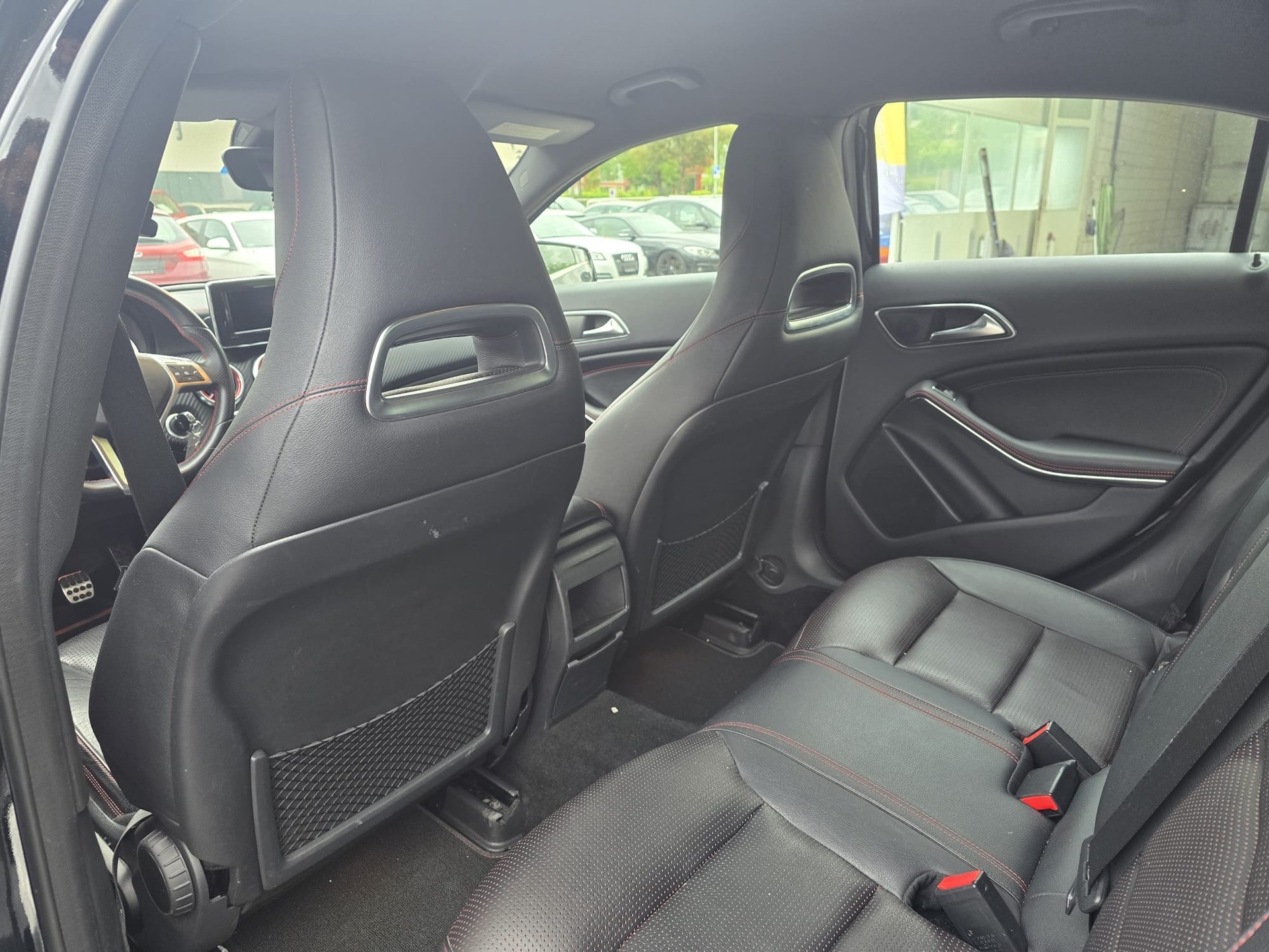 MERCEDES-BENZ A 200 AMG Line-image-11