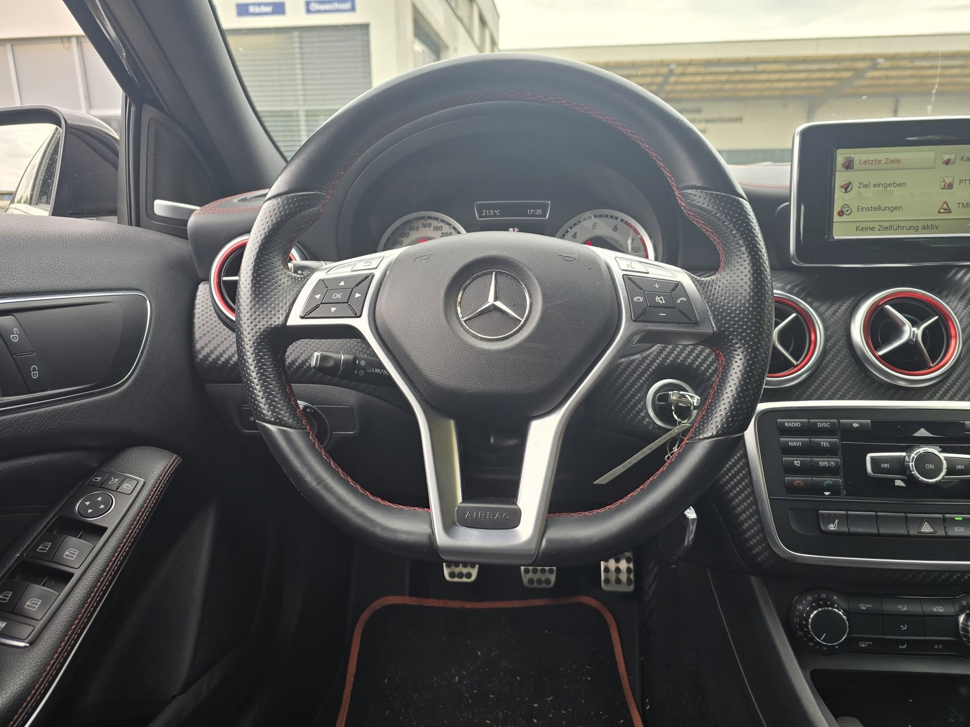 MERCEDES-BENZ A 200 AMG Line-image-14