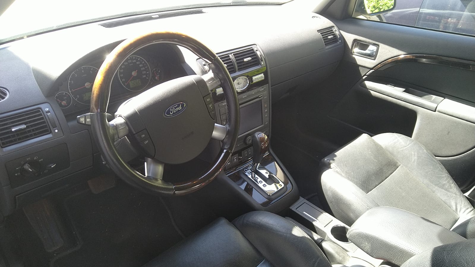 FORD Mondeo 2.5i V6 Executive-image-6