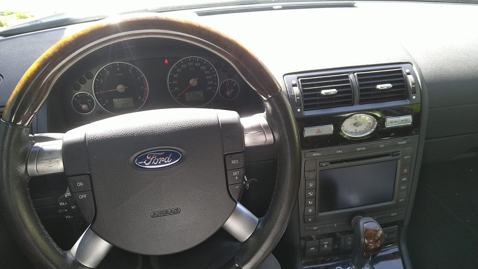 FORD Mondeo 2.5i V6 Executive-image-9