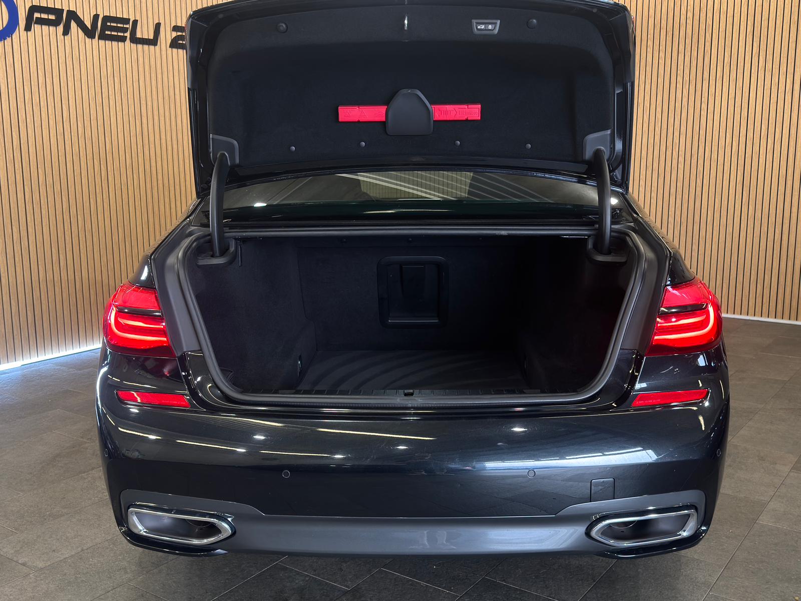 BMW 750d xDrive Steptronic *CH*-image-3
