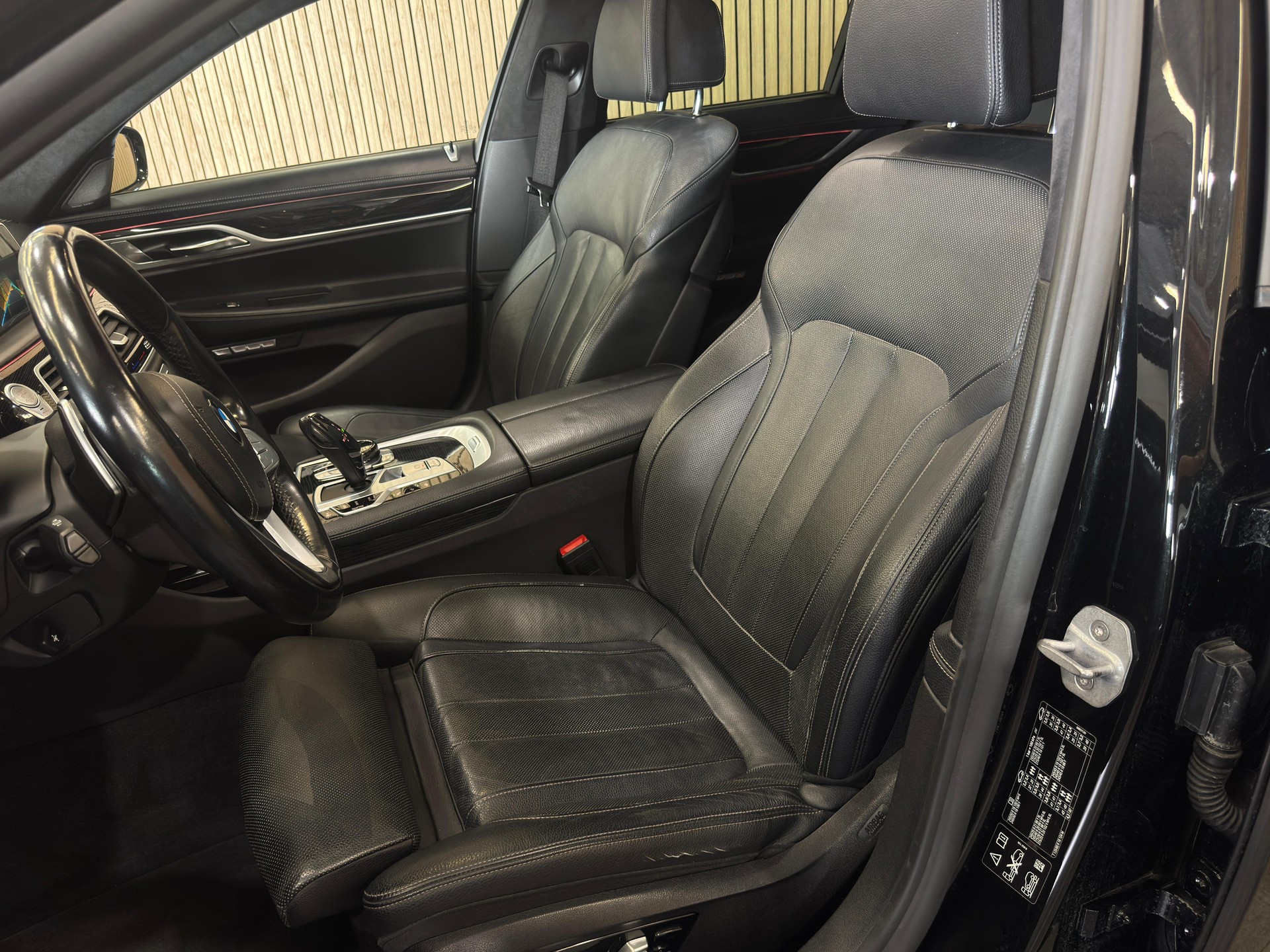 BMW 750d xDrive Steptronic *CH*-image-28