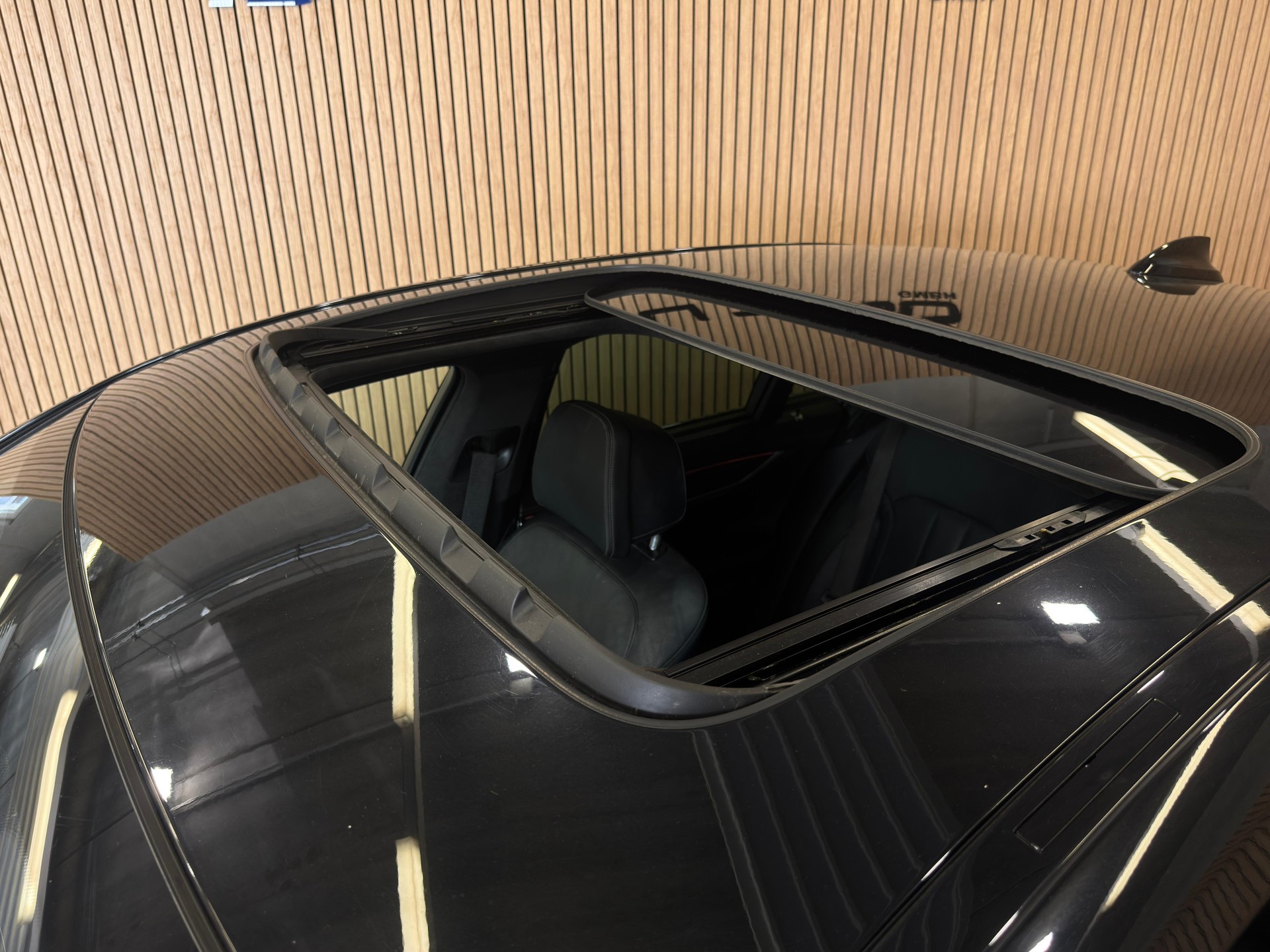 BMW 750d xDrive Steptronic *CH*-image-30