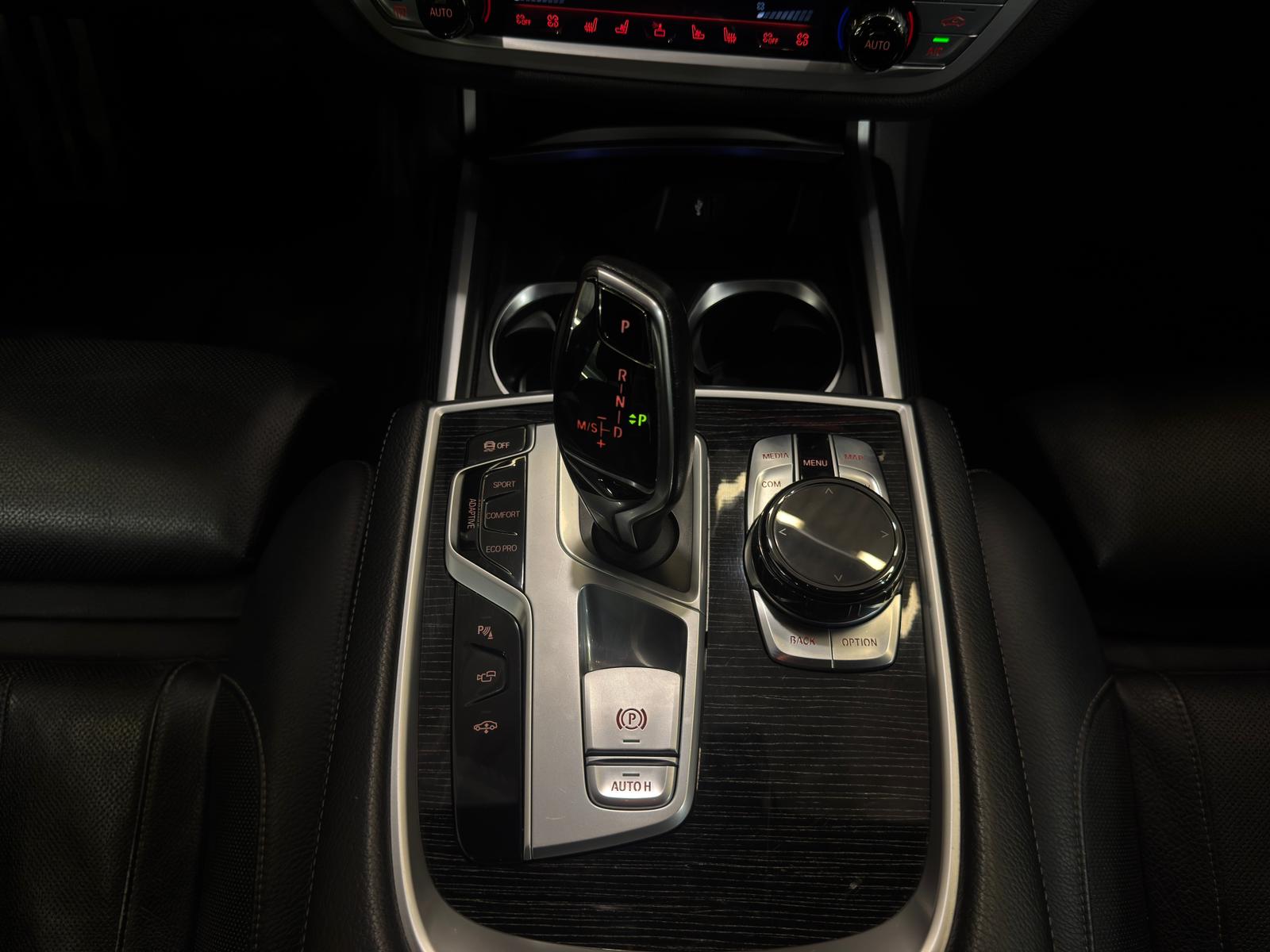 BMW 750d xDrive Steptronic *CH*-image-11