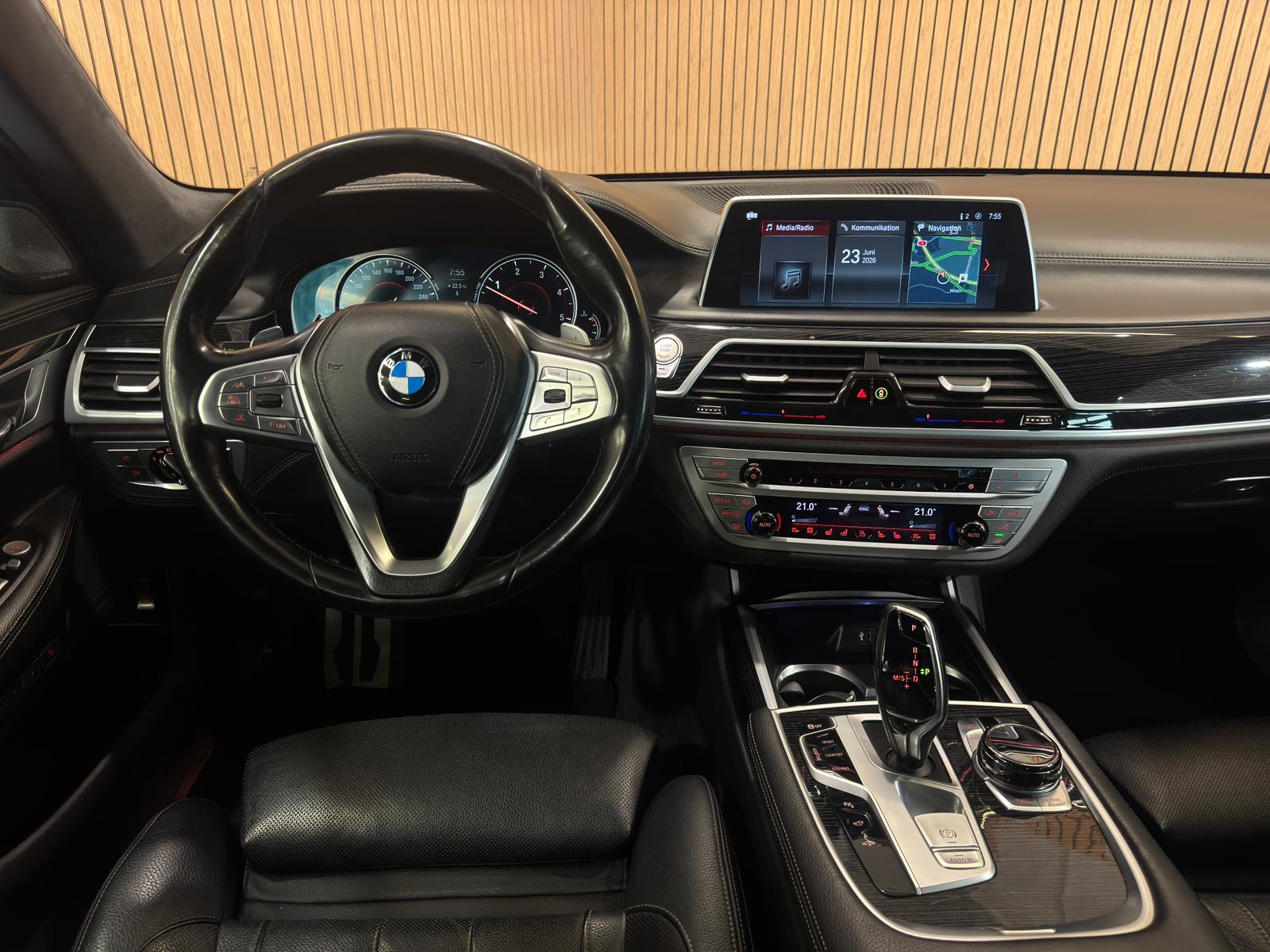 BMW 750d xDrive Steptronic *CH*-image-14