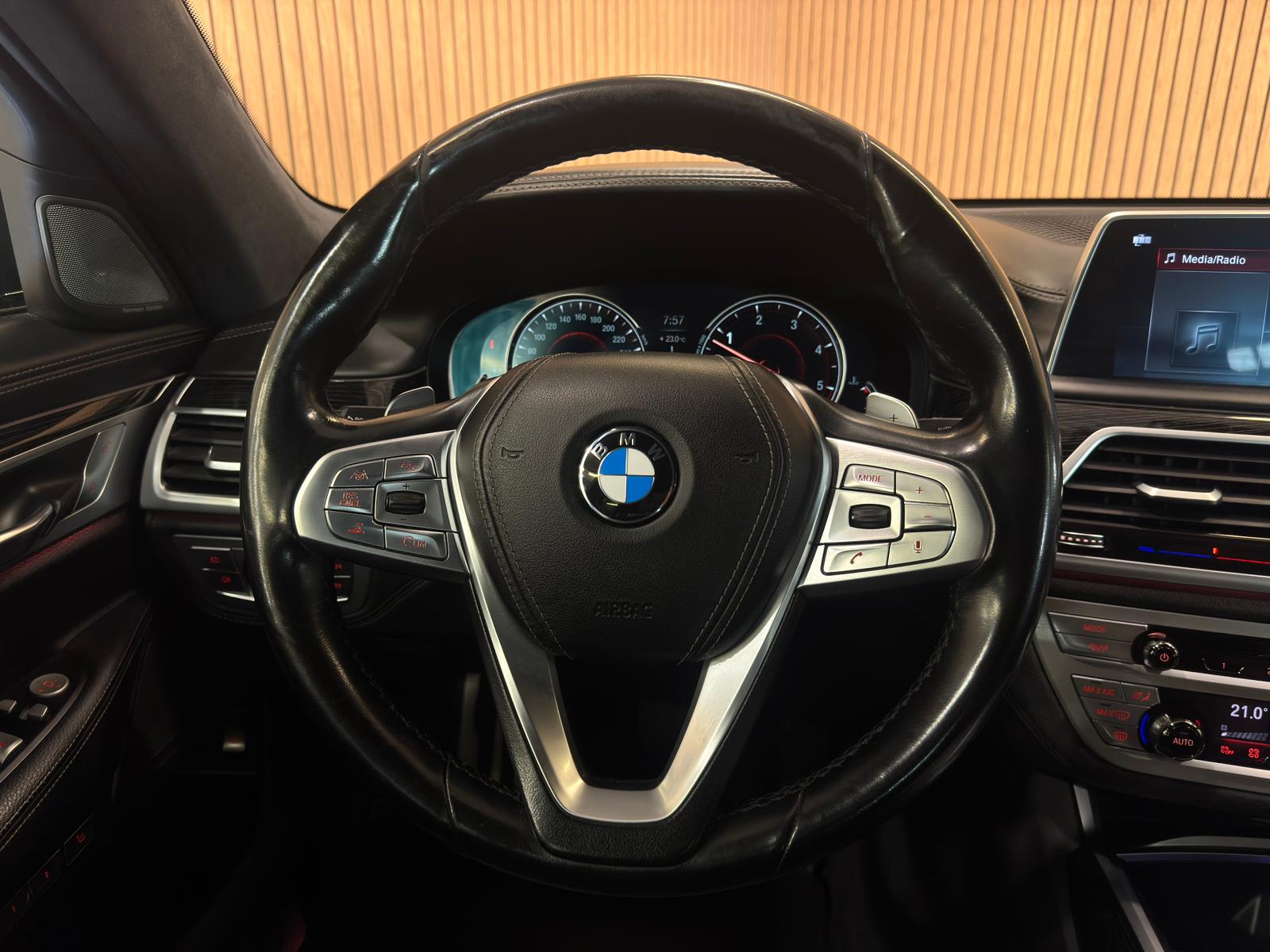 BMW 750d xDrive Steptronic *CH*-image-18