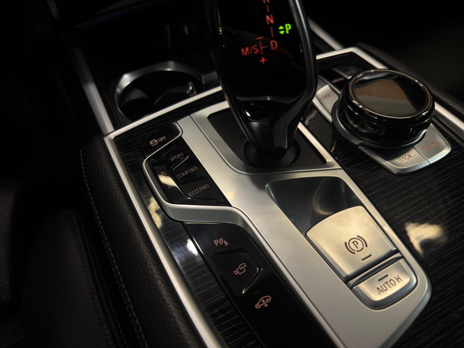 BMW 750d xDrive Steptronic *CH*-image-12