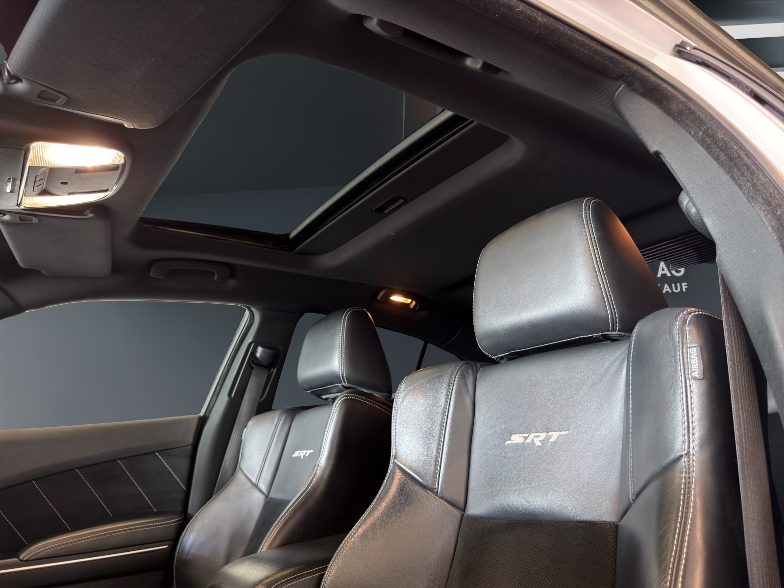 DODGE SRT8-image-21