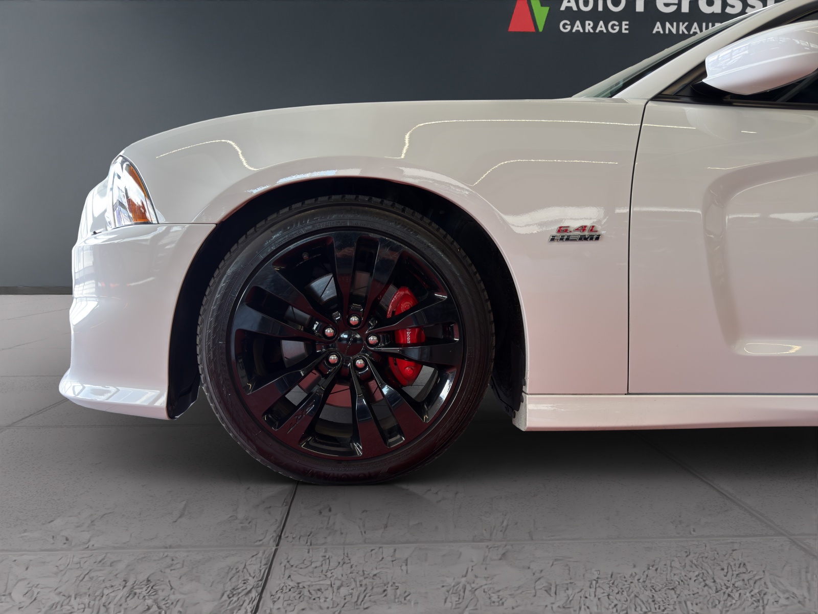 DODGE SRT8-image-10