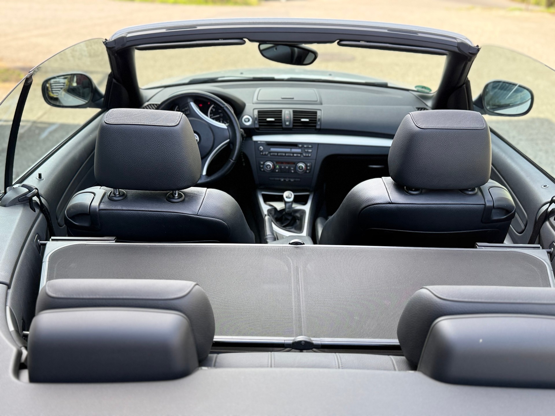 BMW 118i Cabrio-image-6