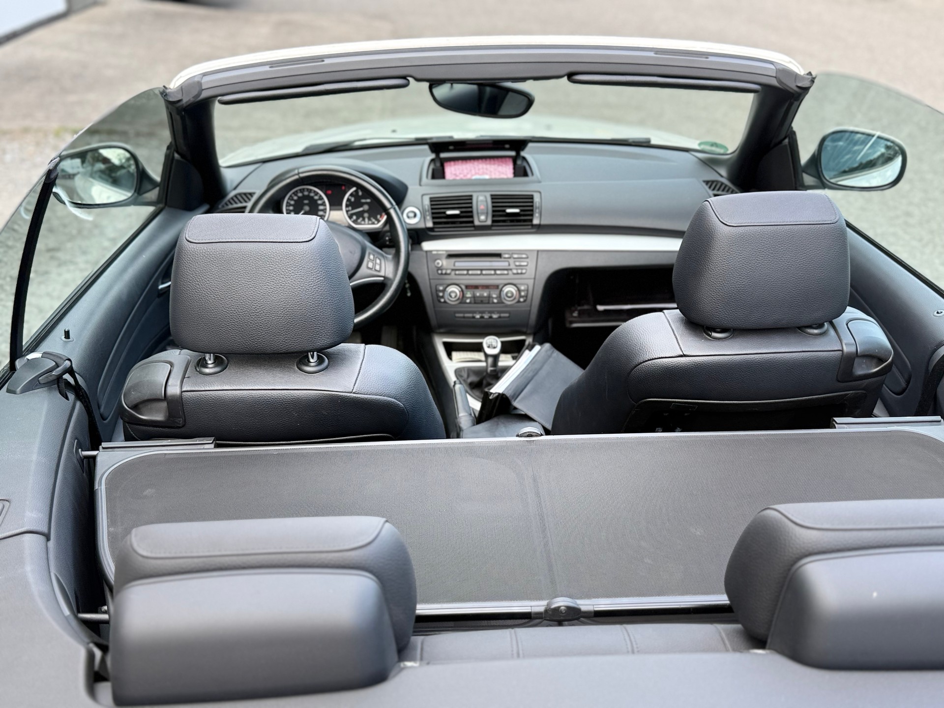 BMW 118i Cabrio-image-4