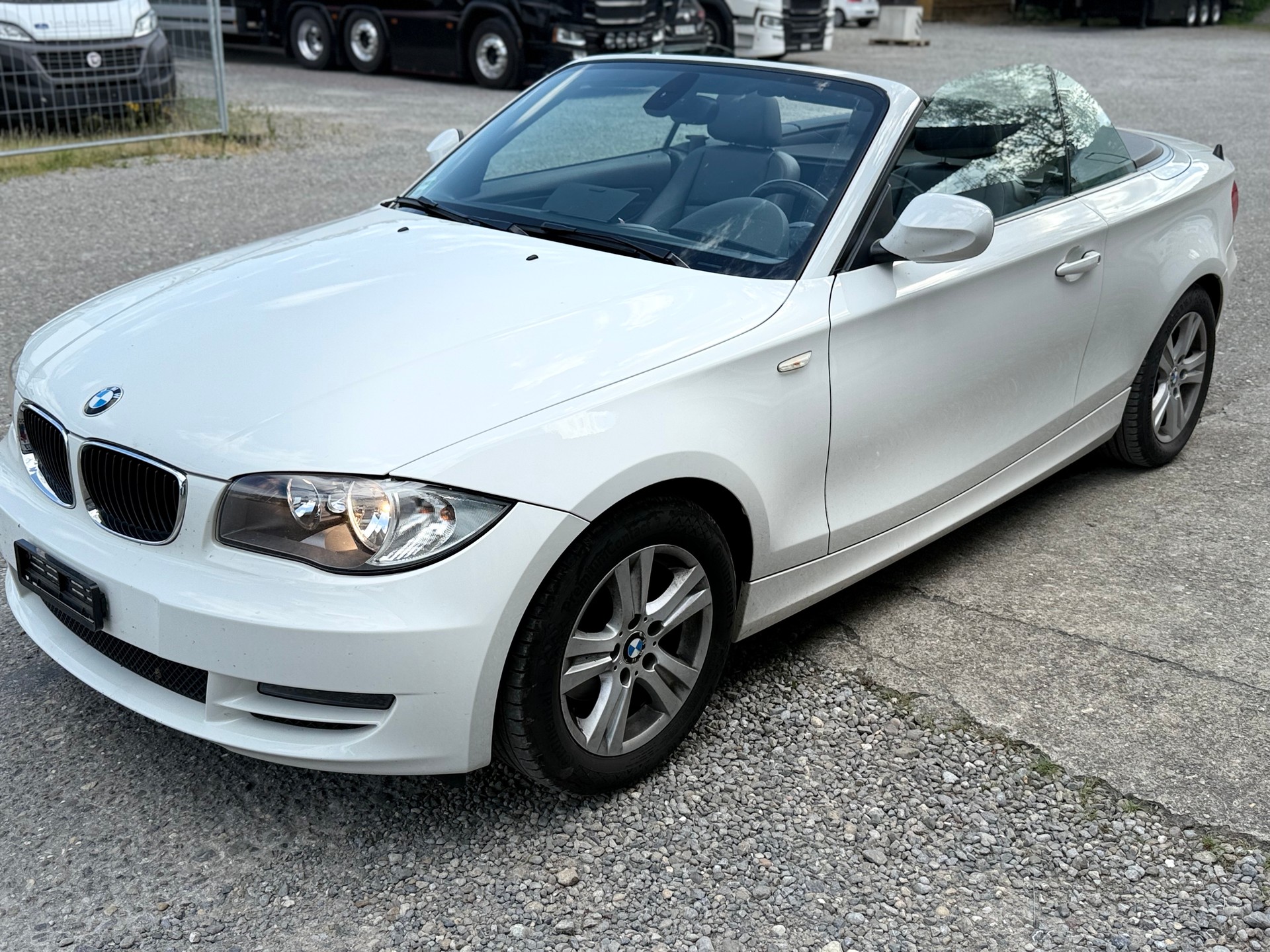 BMW 118i Cabrio-image-2