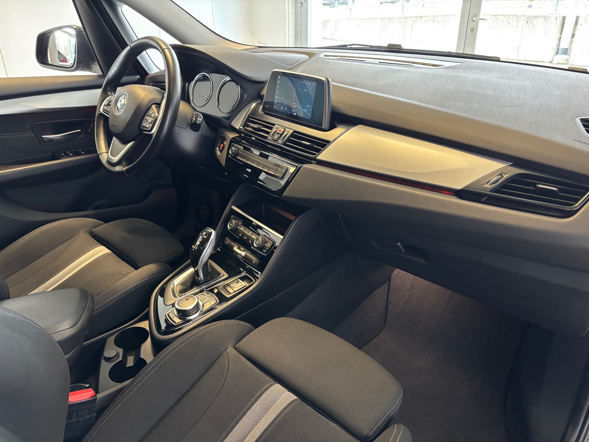 BMW 218d xDrive Gran Tourer Steptronic-image-7