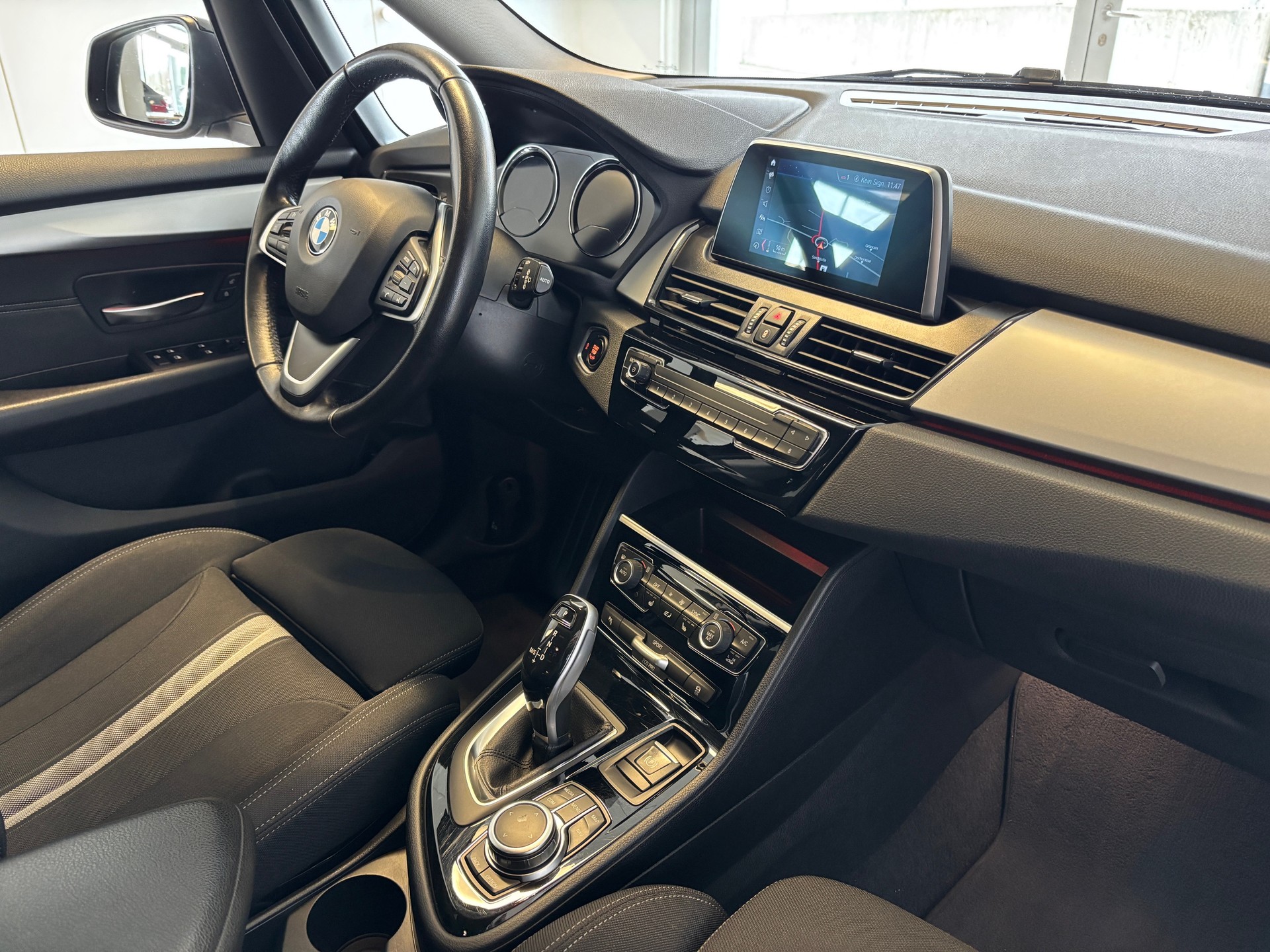 BMW 218d xDrive Gran Tourer Steptronic-image-8