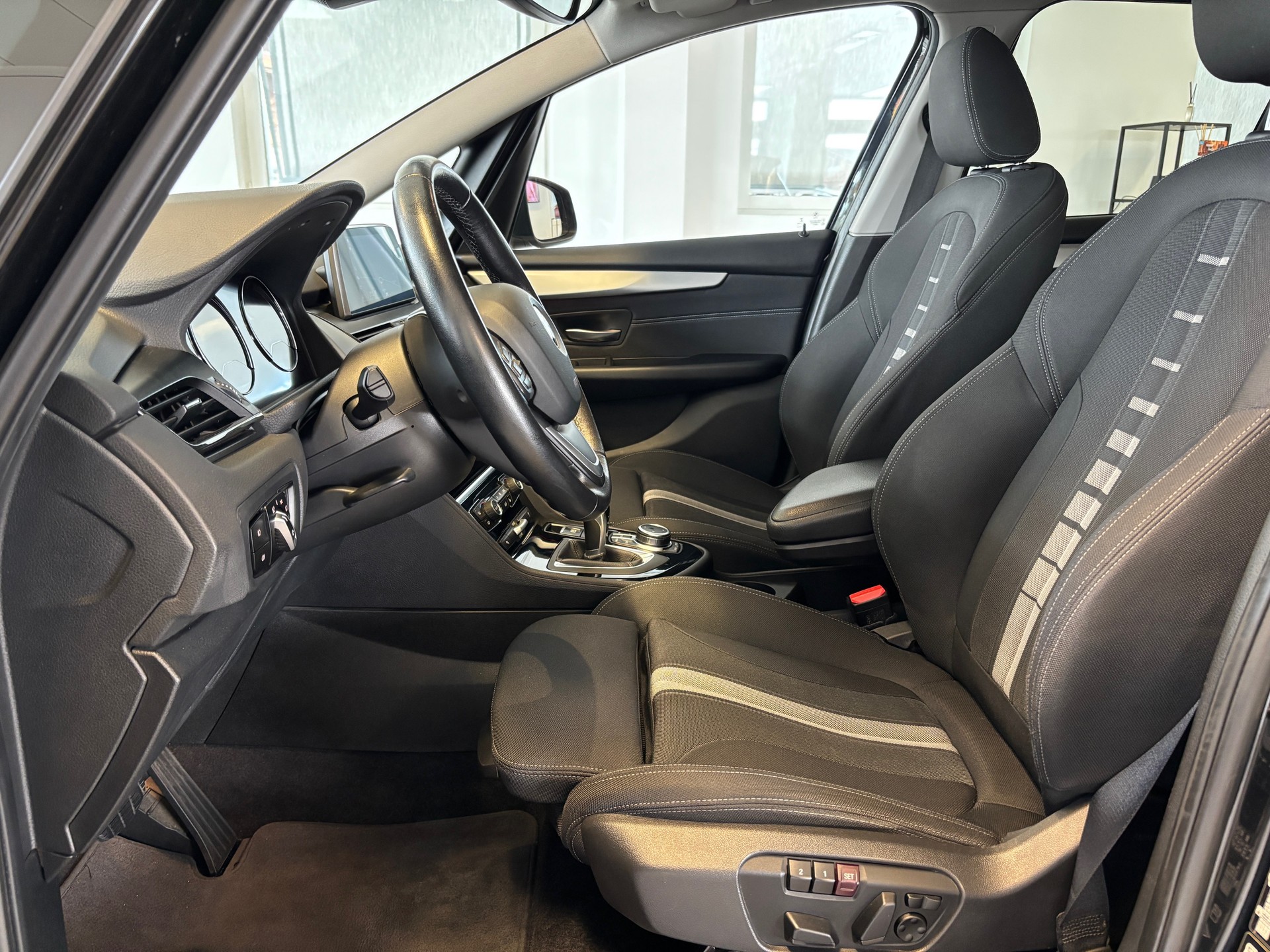 BMW 218d xDrive Gran Tourer Steptronic-image-6