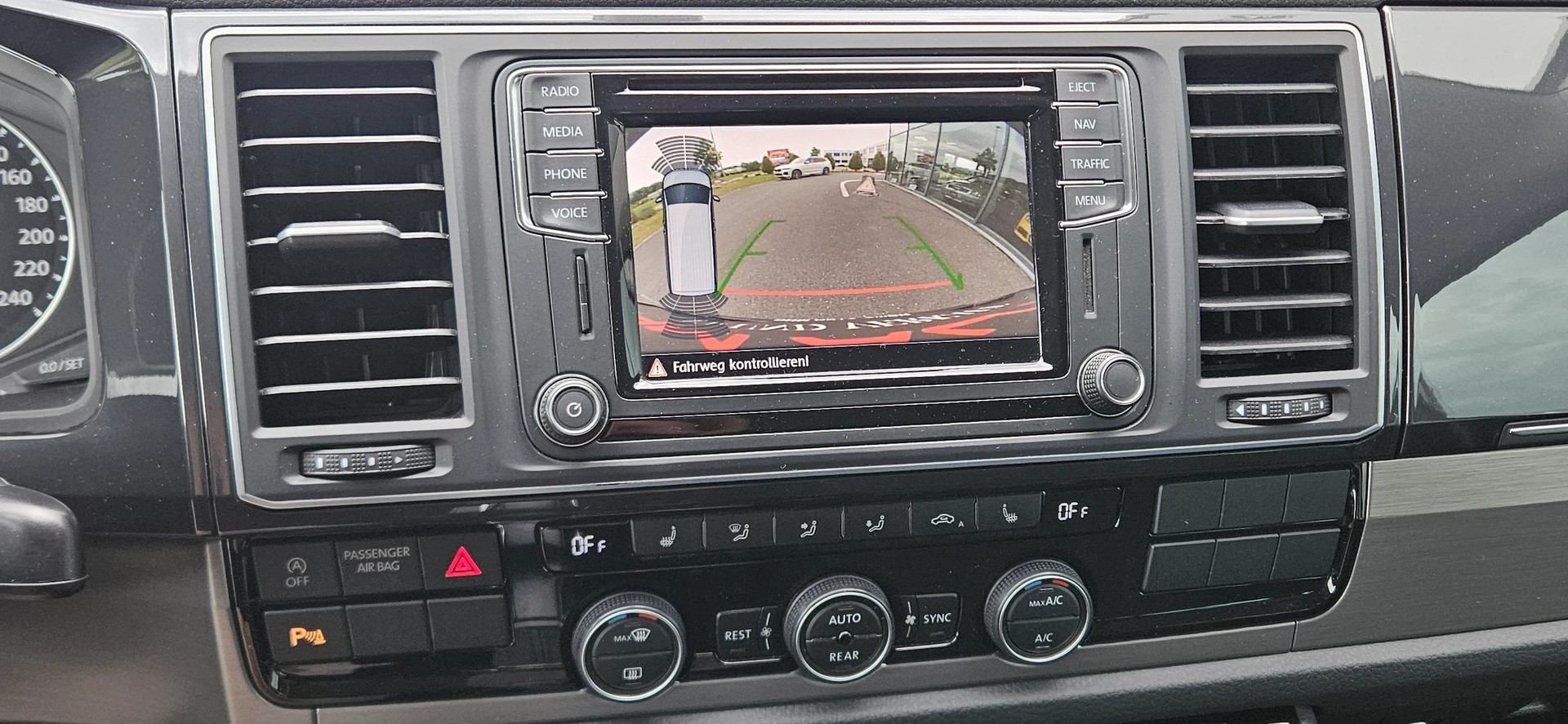 VW T6 Multivan 2.0 TDI - Bulli - Trendline DSG-image-10
