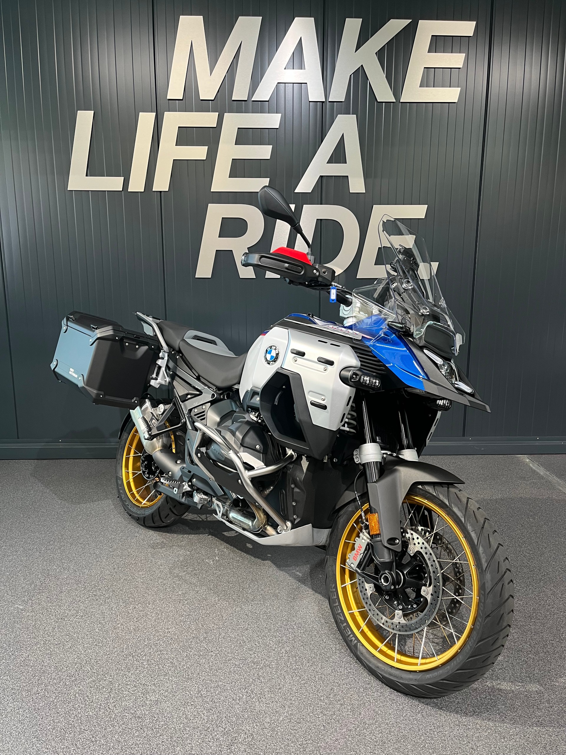 BMW R 1300 GS Adventure-showroom-element-1