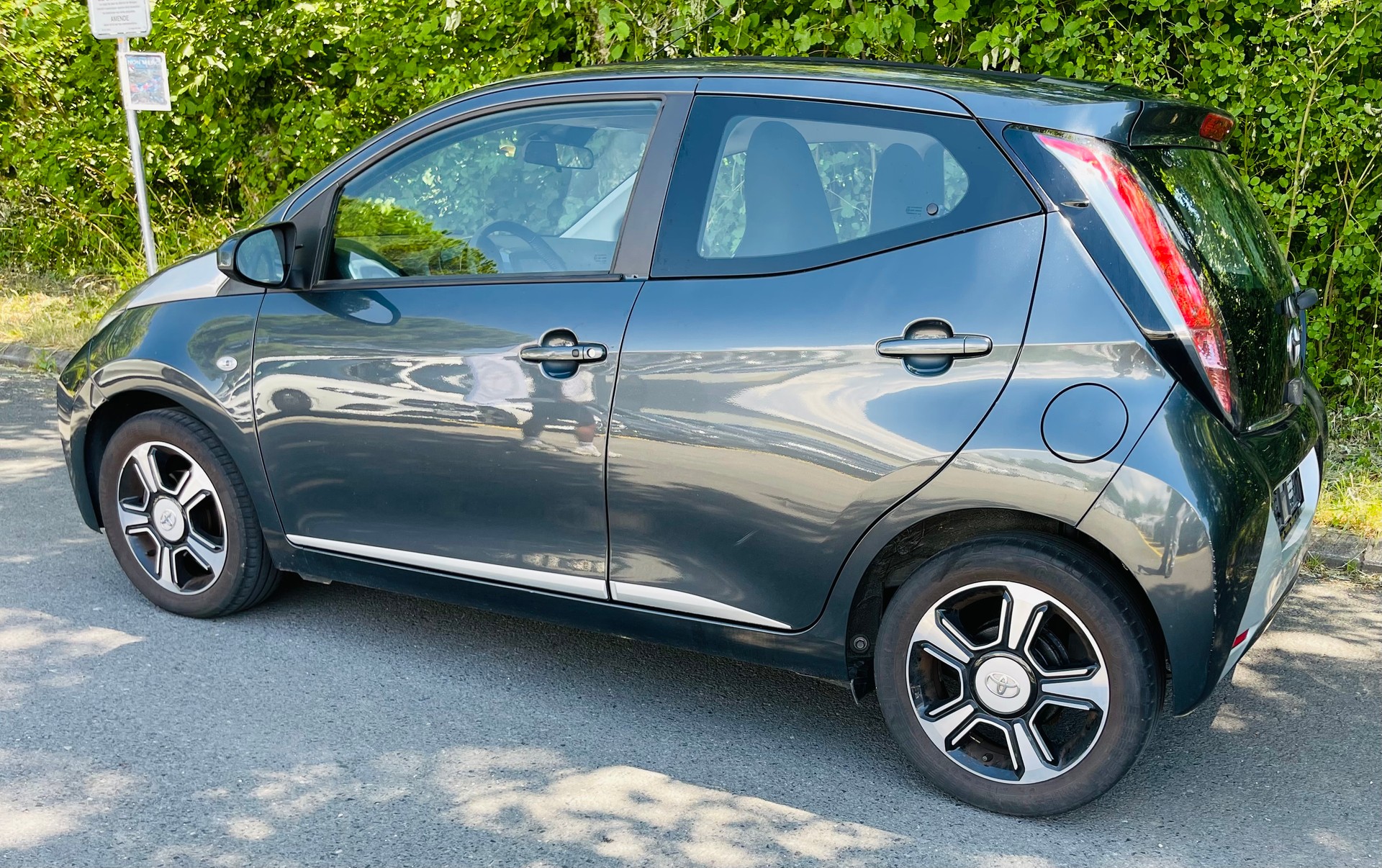 TOYOTA Aygo 1.2 VVT-i x-clusiv-image-6