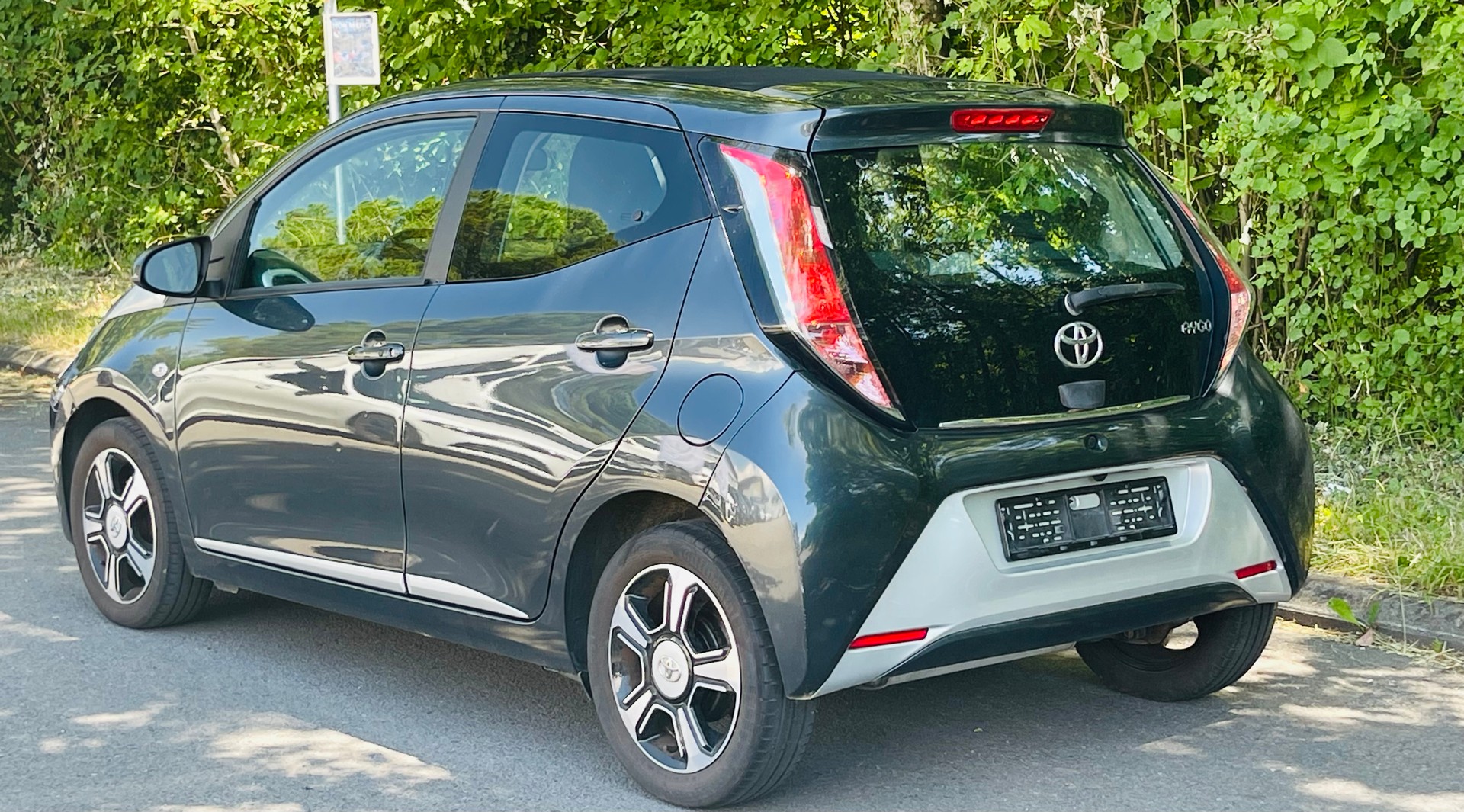 TOYOTA Aygo 1.2 VVT-i x-clusiv-image-5