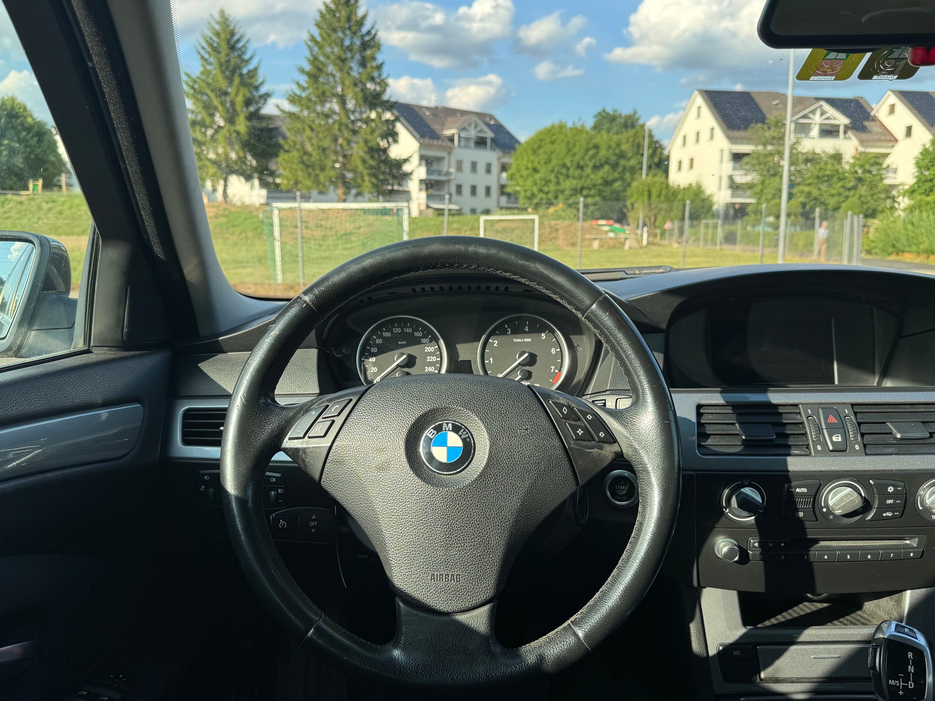 BMW 525xi Touring Steptronic-image-11