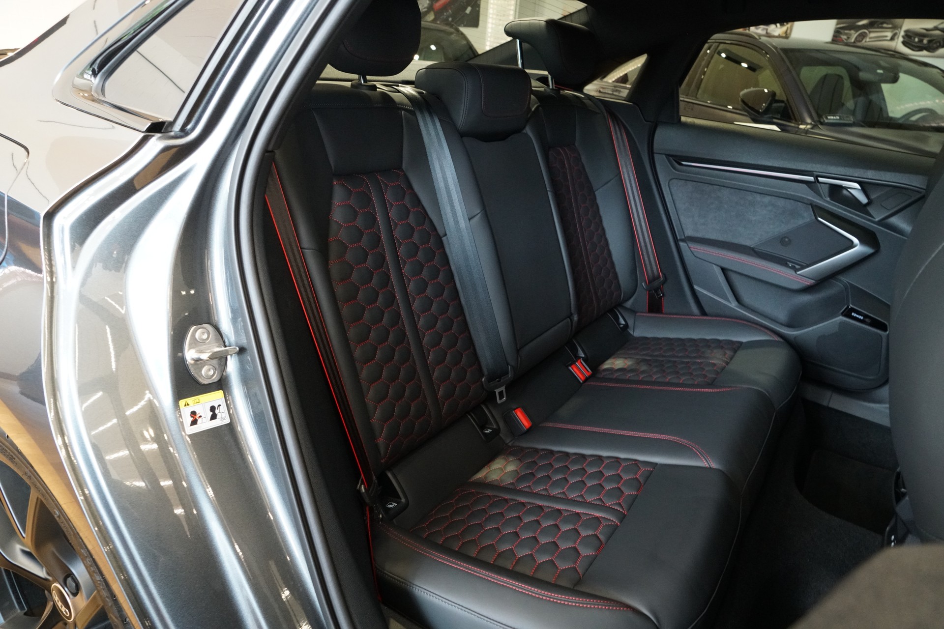 AUDI RS3 Limousine 2.5 TSI quattro S-tronic-image-21