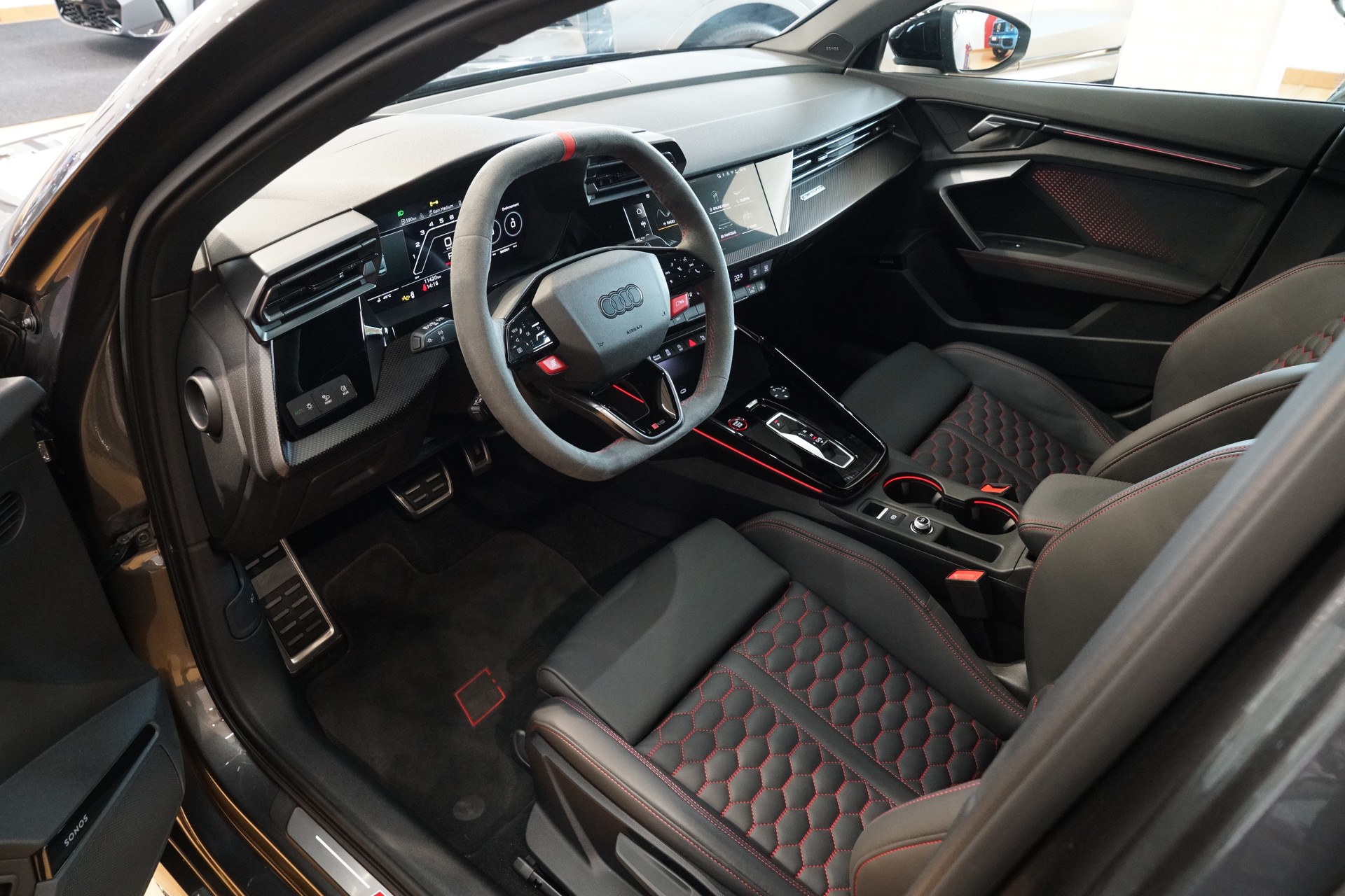 AUDI RS3 Limousine 2.5 TSI quattro S-tronic-image-10