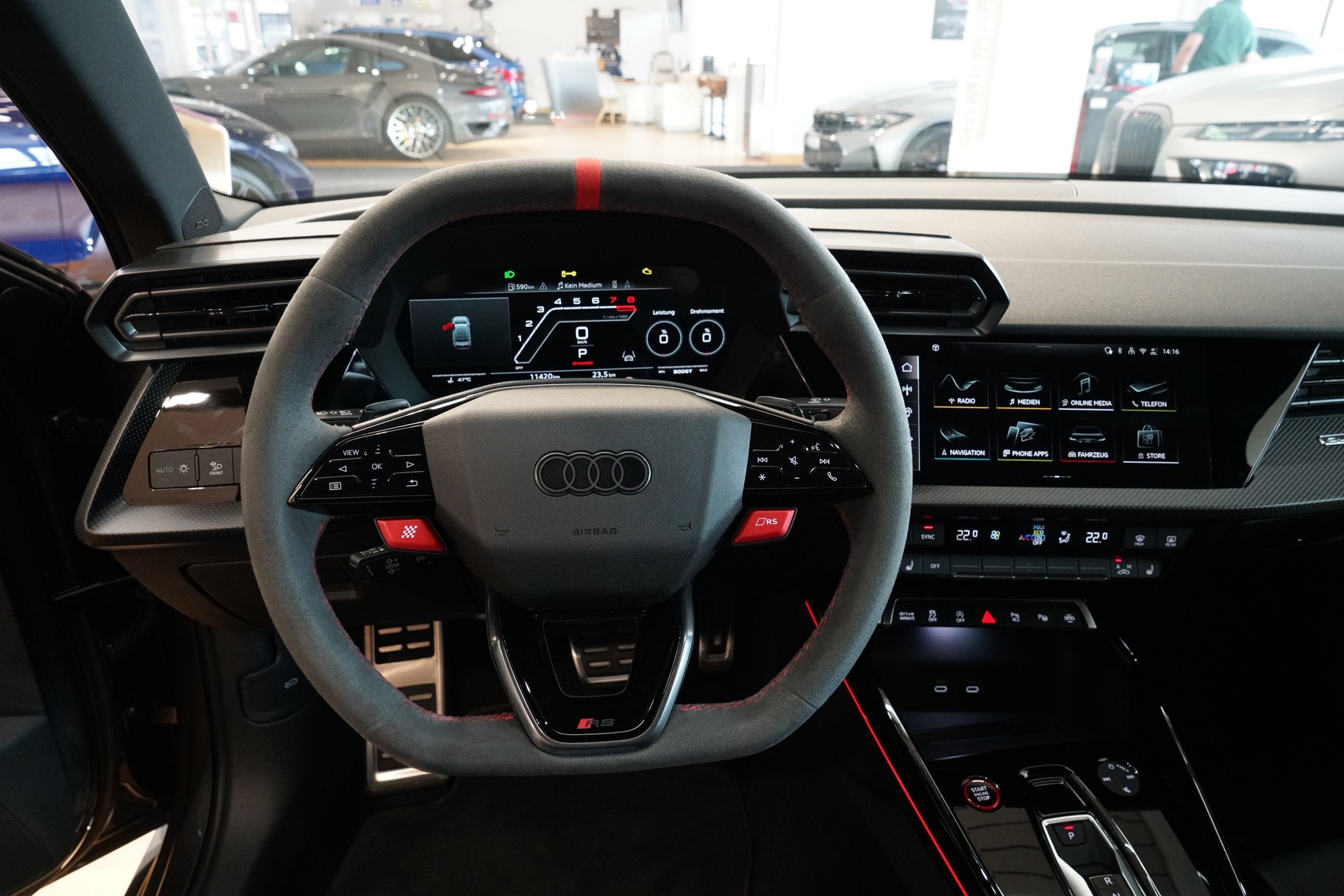 AUDI RS3 Limousine 2.5 TSI quattro S-tronic-image-14