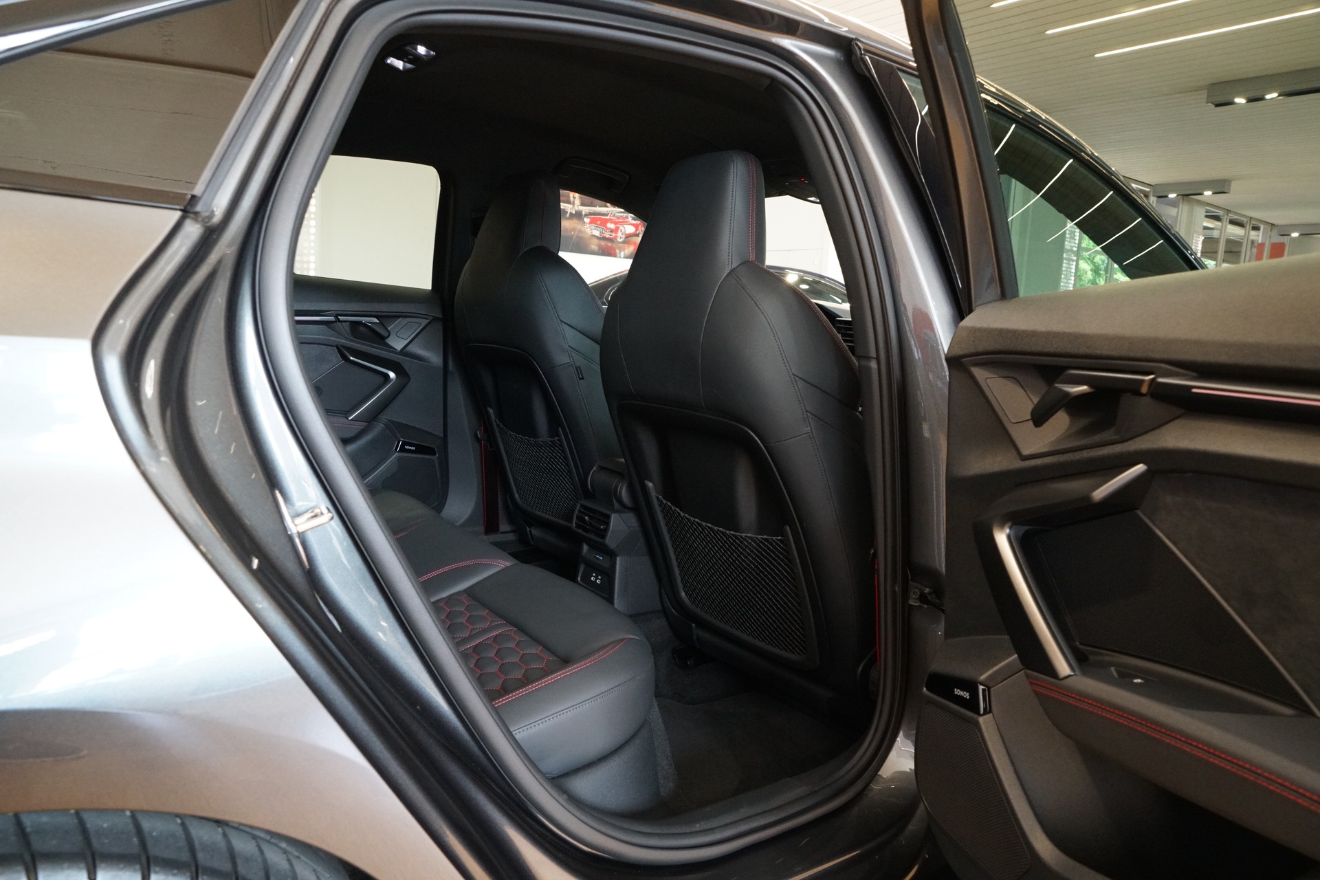 AUDI RS3 Limousine 2.5 TSI quattro S-tronic-image-19