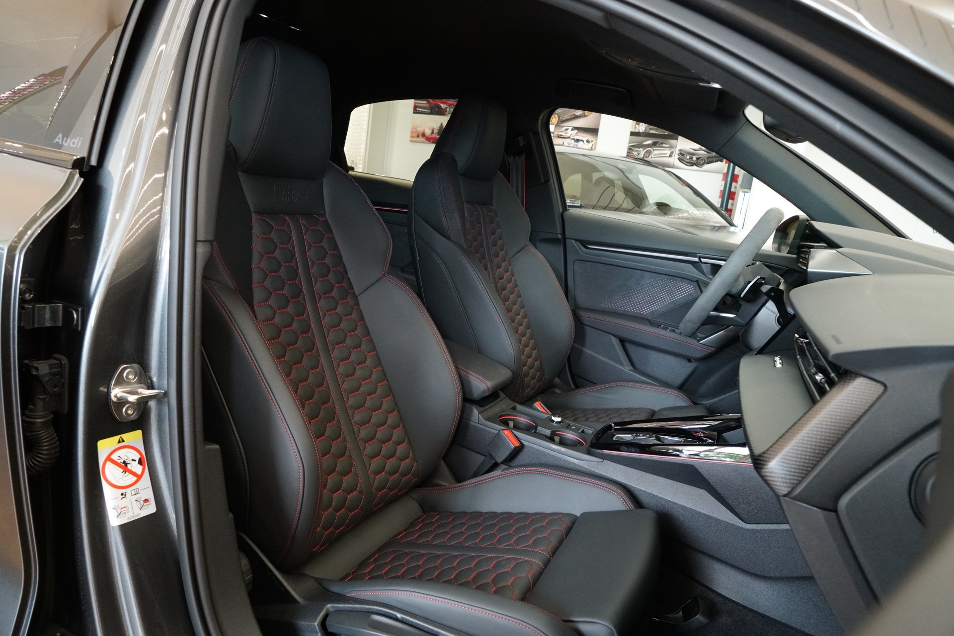 AUDI RS3 Limousine 2.5 TSI quattro S-tronic-image-22