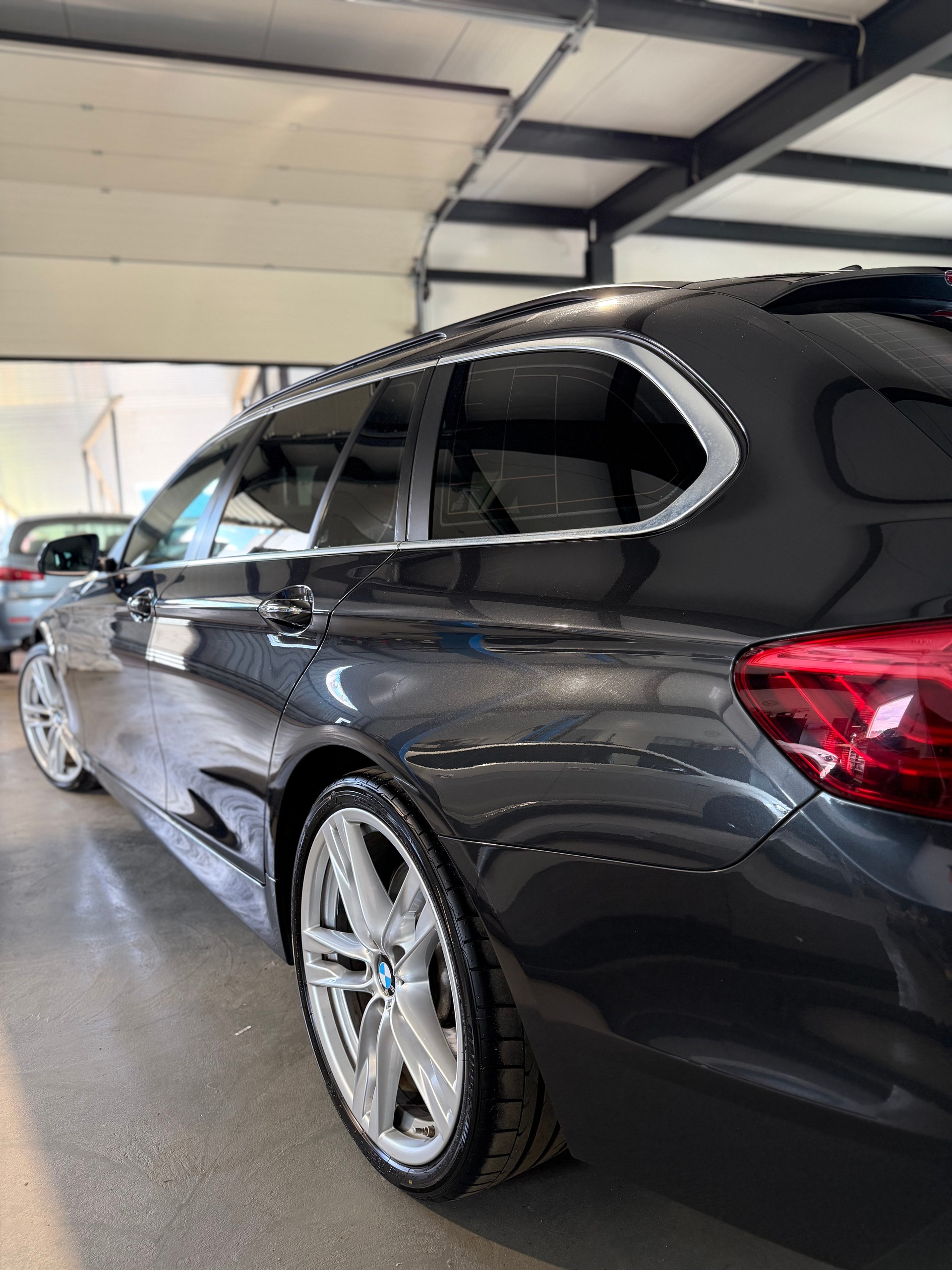BMW 530d Touring xDrive Steptronic-image-3