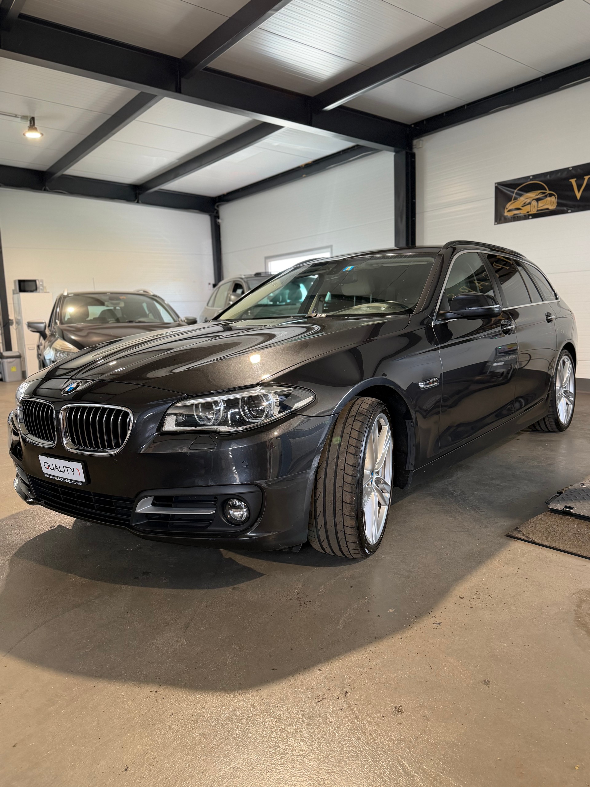 BMW 530d Touring xDrive Steptronic-image-2