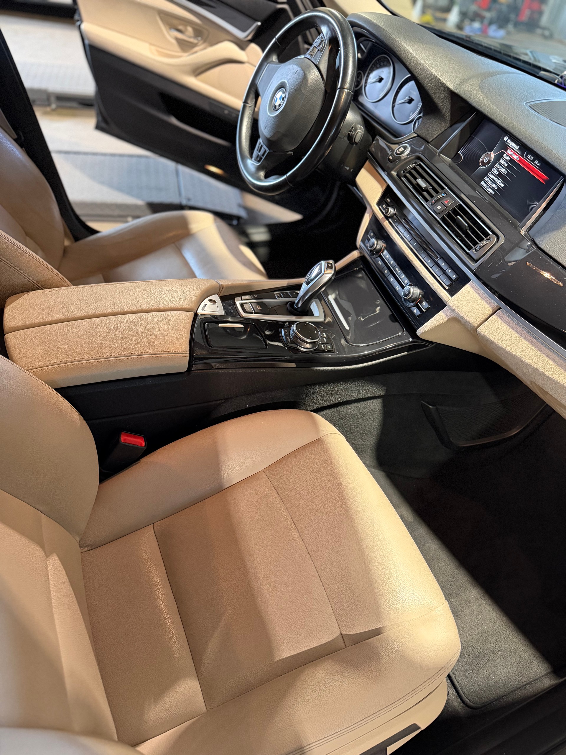 BMW 530d Touring xDrive Steptronic-image-8