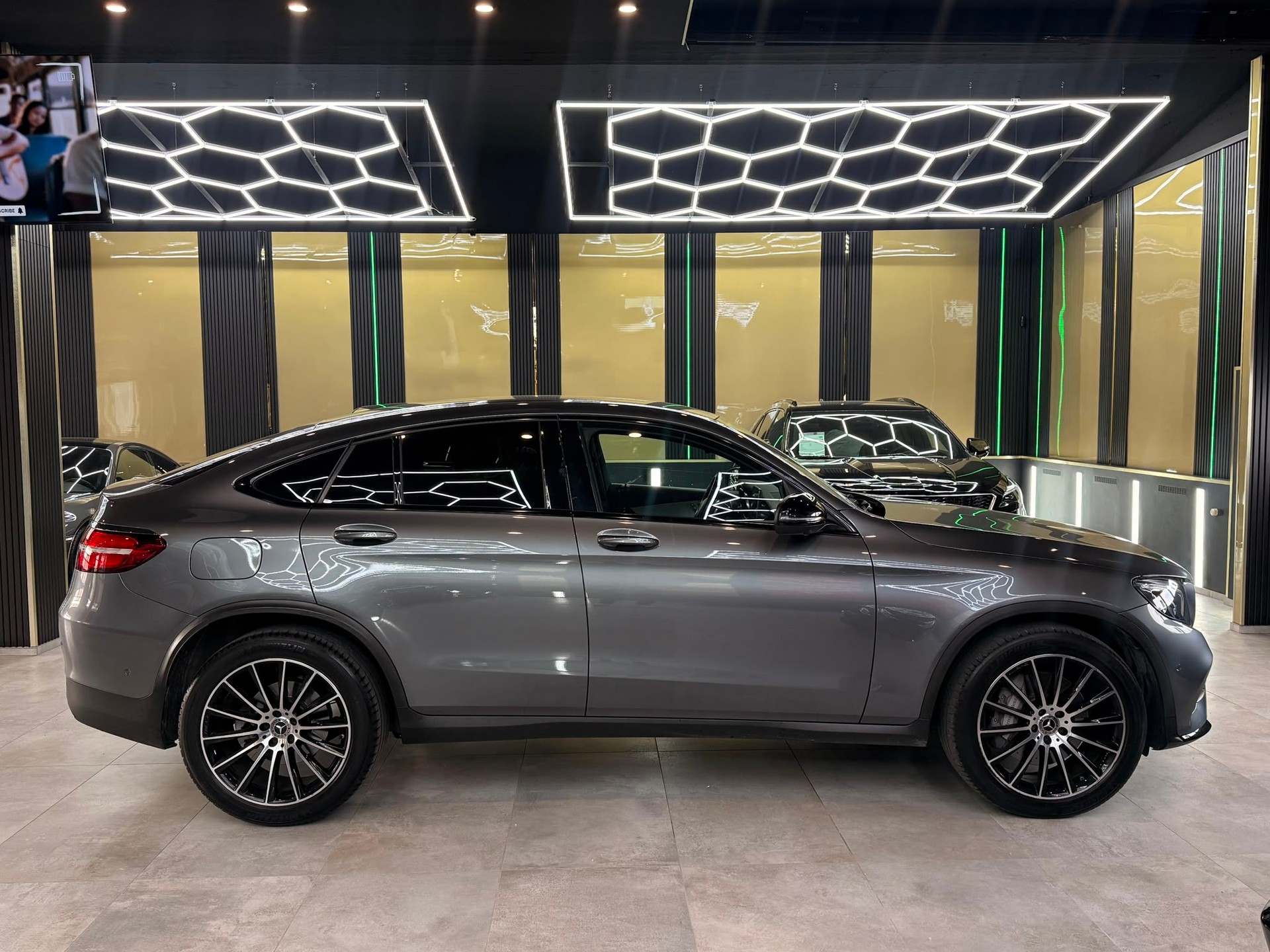 MERCEDES-BENZ GLC Coupé 250 d AMG Line 4Matic 9G-Tronic-image-3