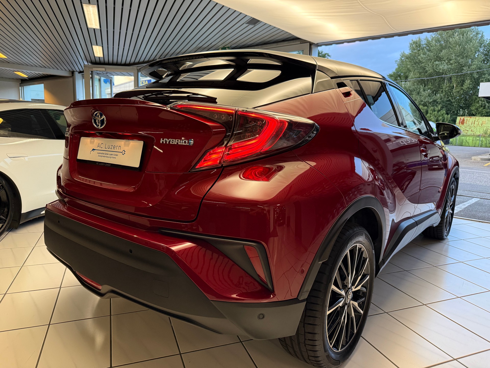 TOYOTA C-HR 1.8 HSD CVT-image-2